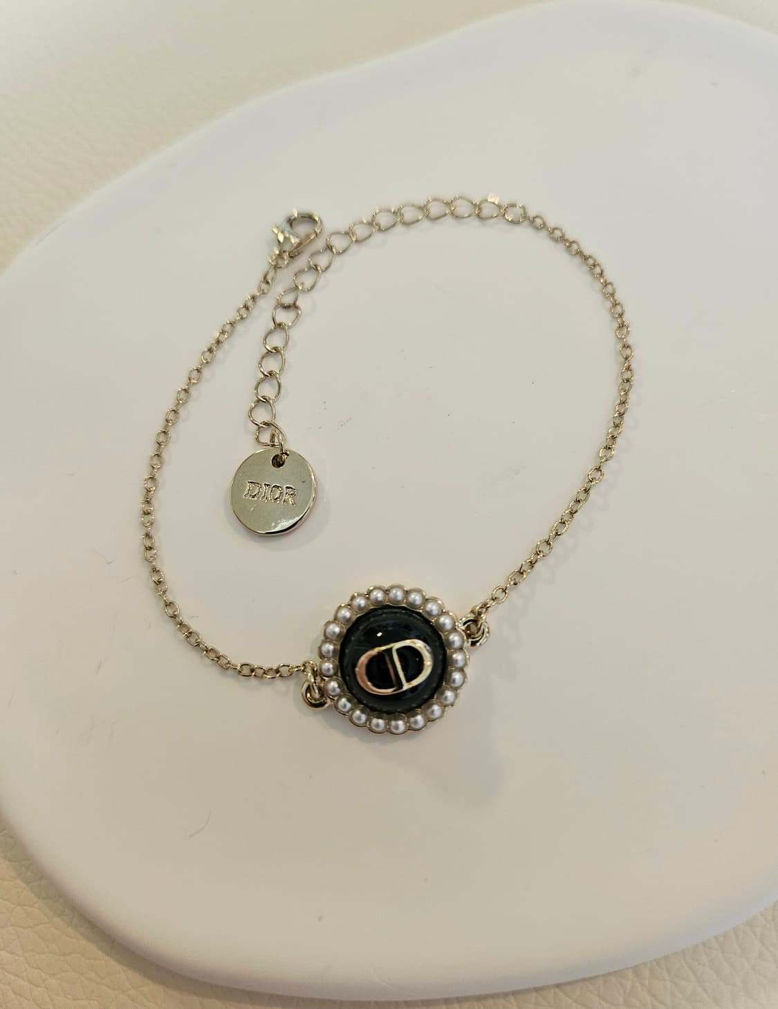 디올 업사이클링 블랙스톤 진주 팔찌 상품이미지1