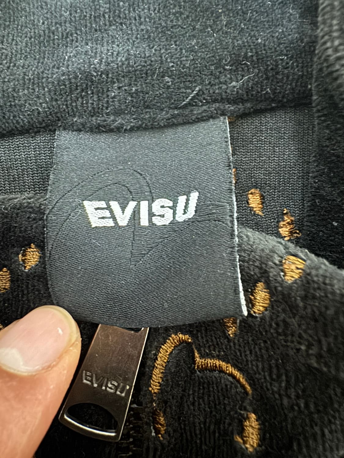 에비수 모노그램 자수 벨벳 집업 상품이미지3