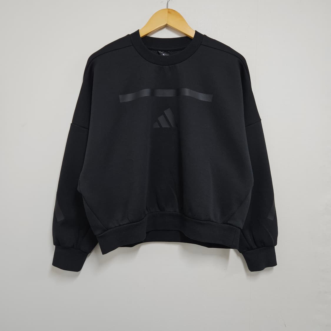 새상품 여성 아디다스 신형 올블랙 오버핏 맨투맨 L 상품이미지1