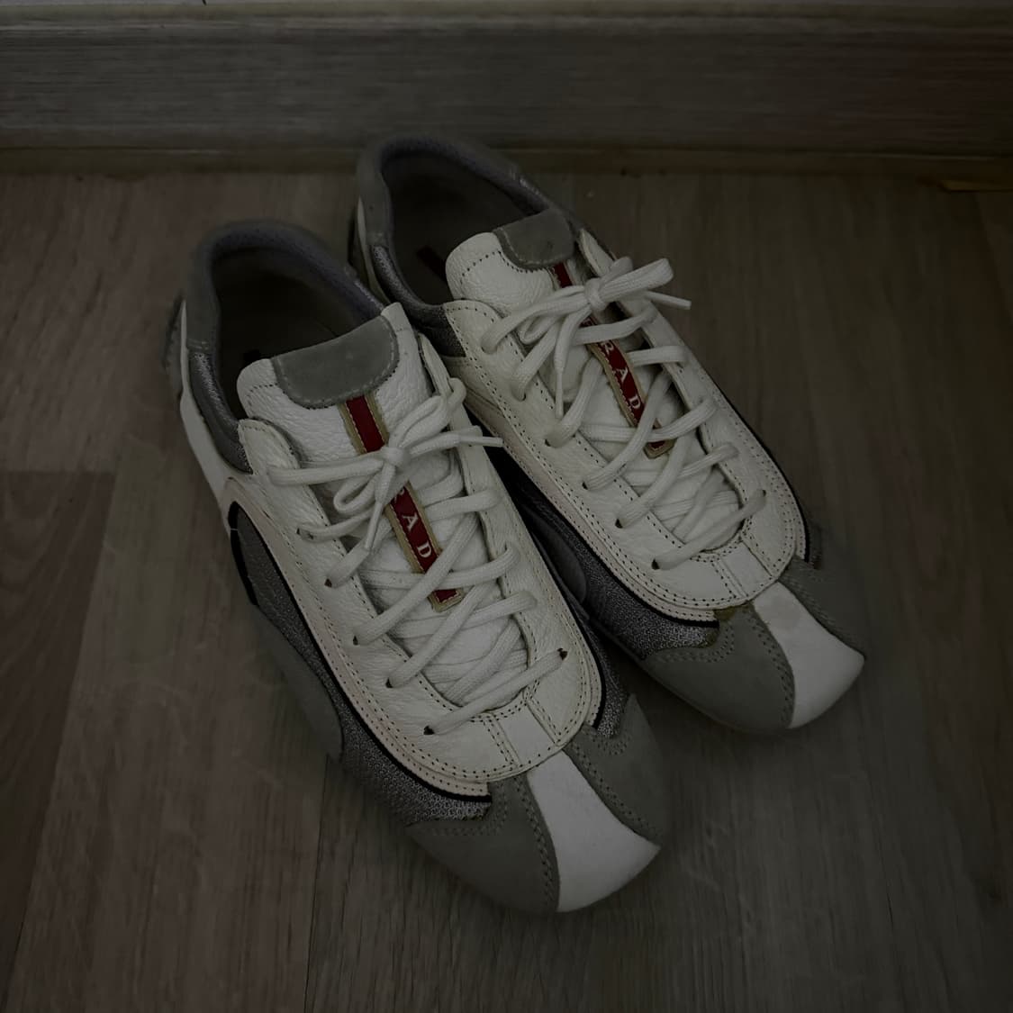 프라다 남성 디테일 드라이빙 스니커즈  (260) 상품이미지4