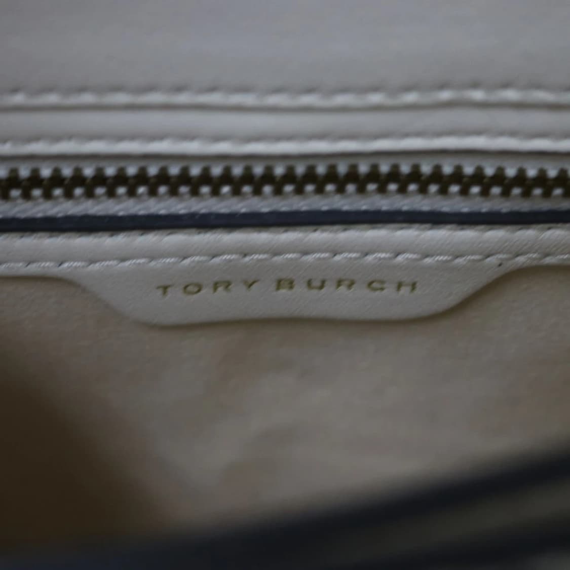 토리버치 금장 체인 숄더 백 63376 상품이미지8