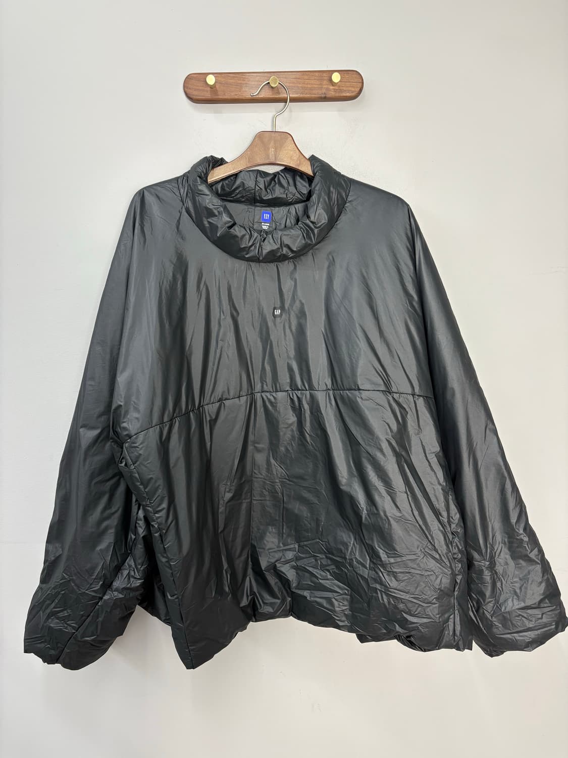 이지갭 엔지니어바이 발렌시아가 모크넥 풀오버 퍼퍼 블랙 A3300 상품이미지2