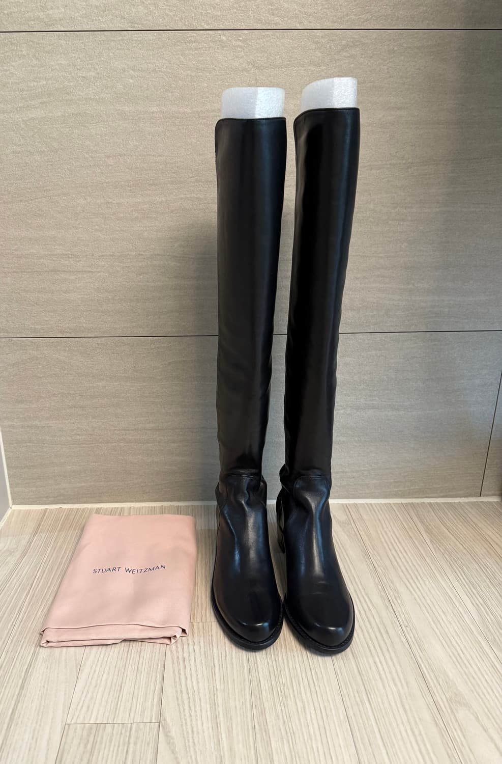 [새상품] 스튜어트 와이츠먼 리저브 블랙 니하이 부츠 상품이미지1