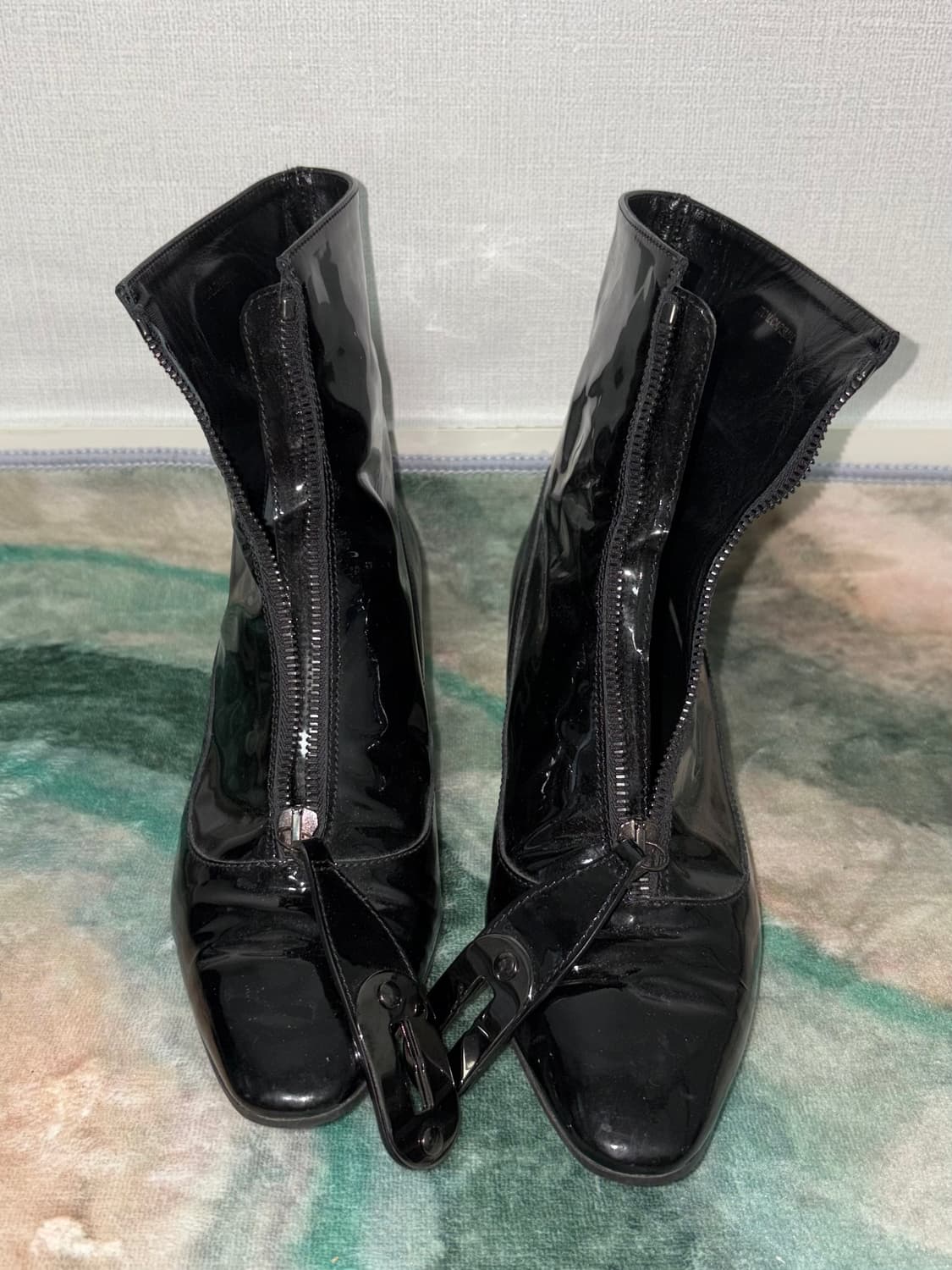 버버리 페이턴트 레더 웨스턴 부츠 상품이미지4