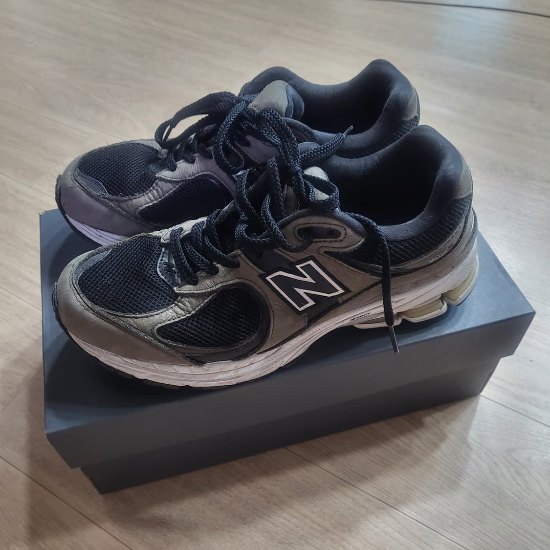 뉴발란스 2002R 블랙 상품이미지2