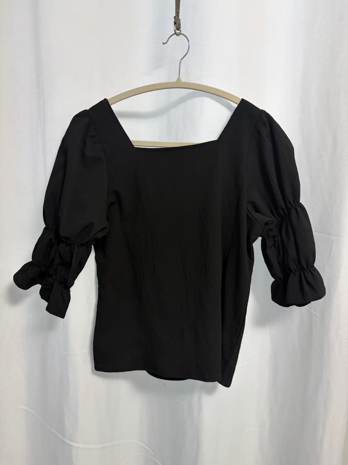 블랙 퍼프 블라우스 상품이미지1