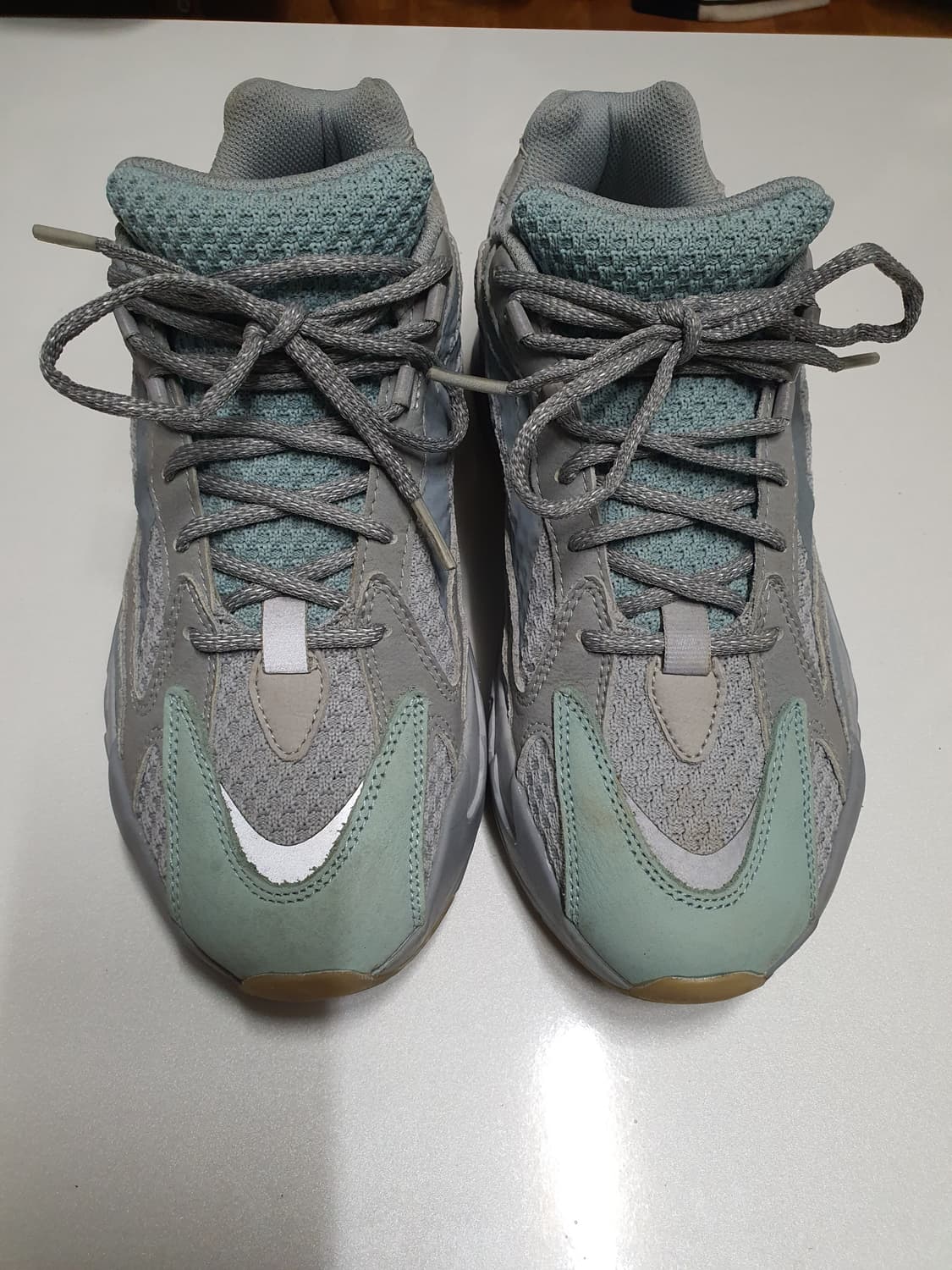 아디다스 이지부스트 이너시아700 상품이미지1