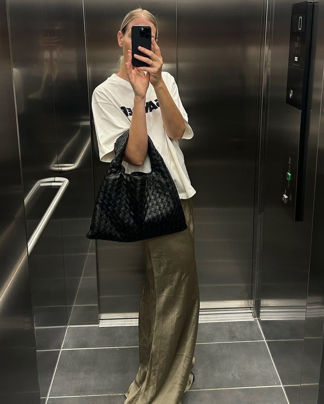 보테가베네타 홉 스몰 블랙 2회 단시간 착용 정가 654만원 상품이미지3