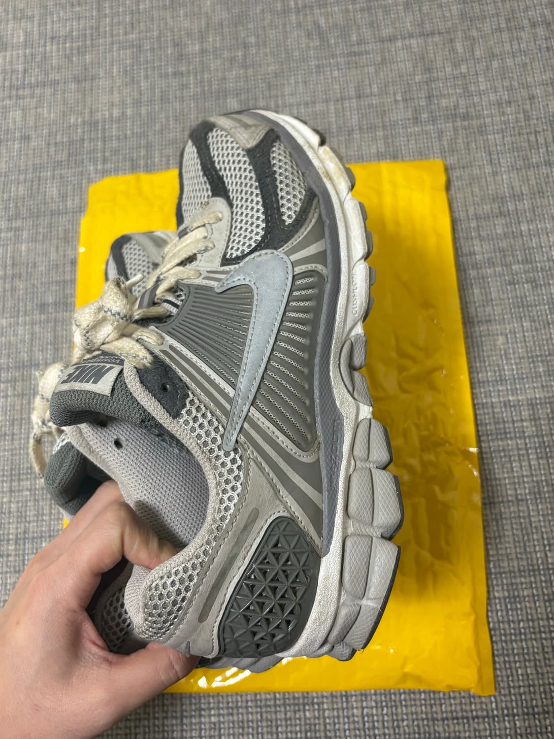 나이키 줌 보메로 5 프리미엄 라이트 240 판매해요 상품이미지6