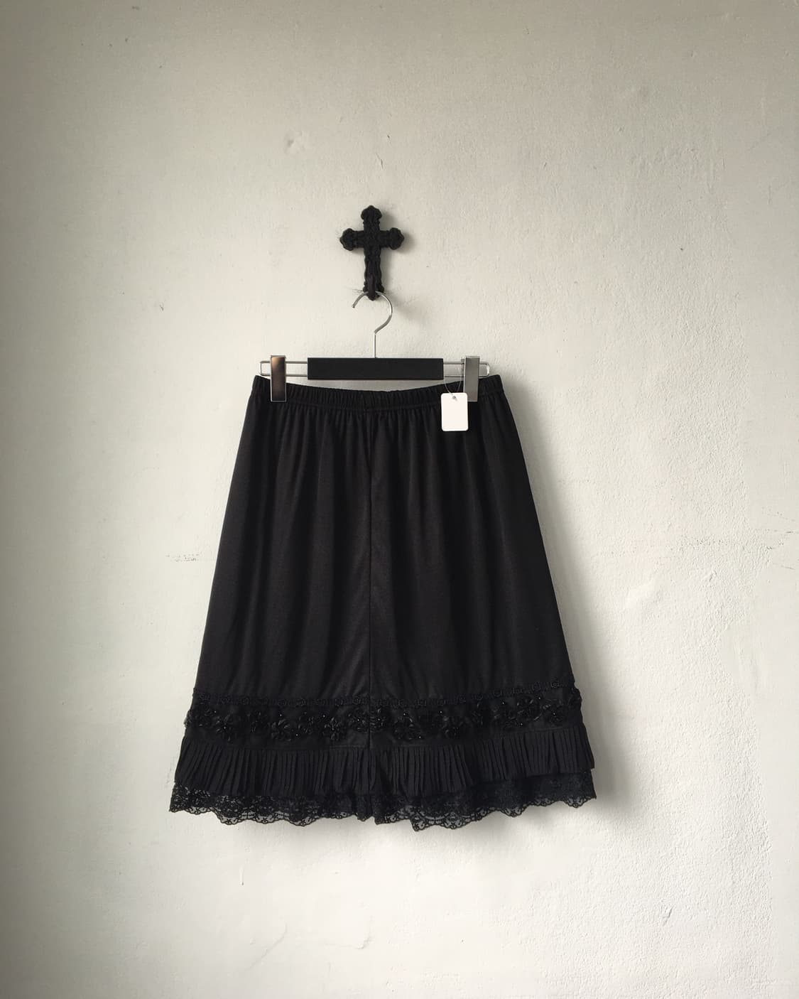 Lace line detail midi skirt 상품이미지1
