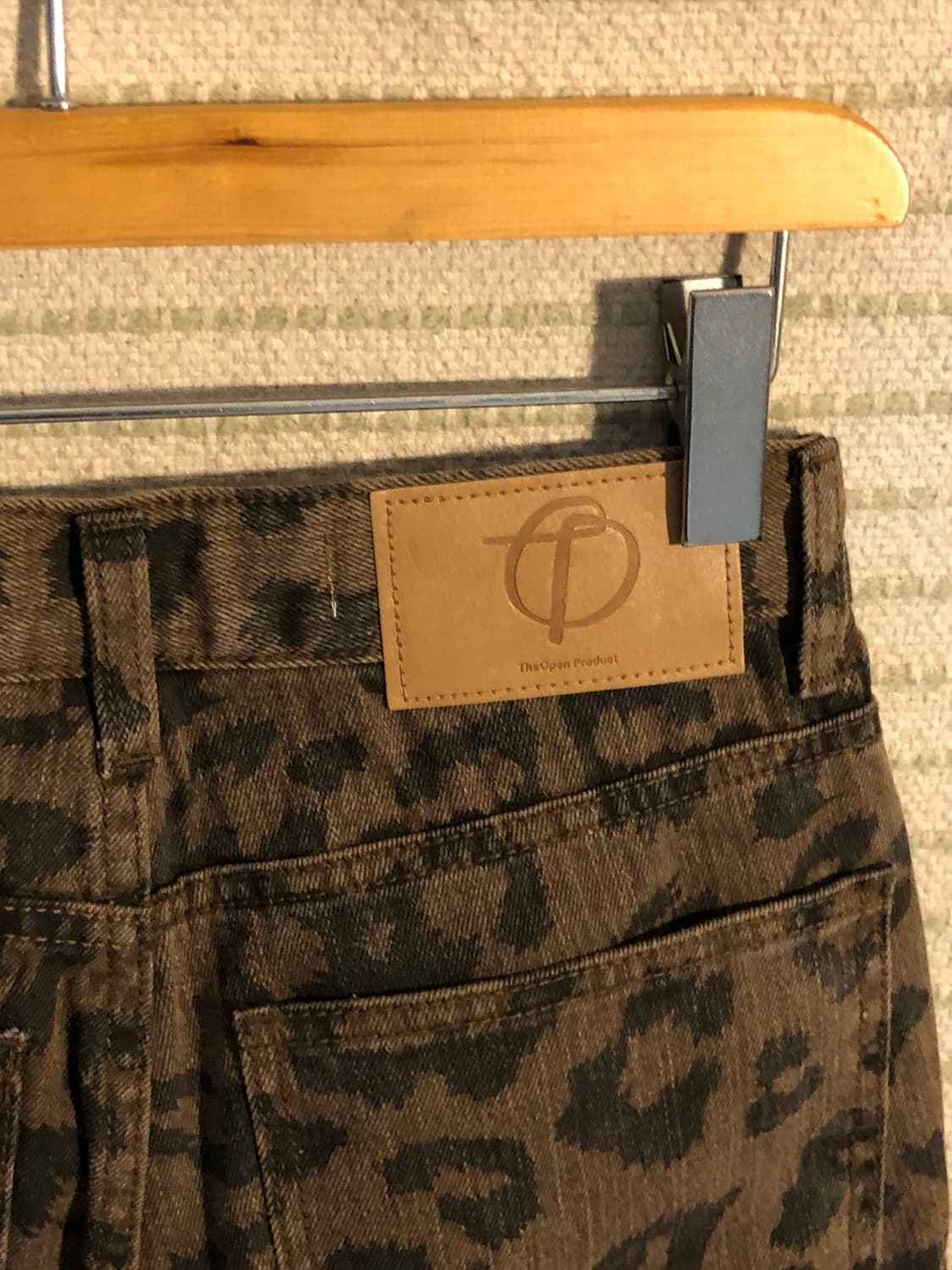 TheOpenProduct 더오픈프로덕트 호피 데님 부츠컷 상품이미지3