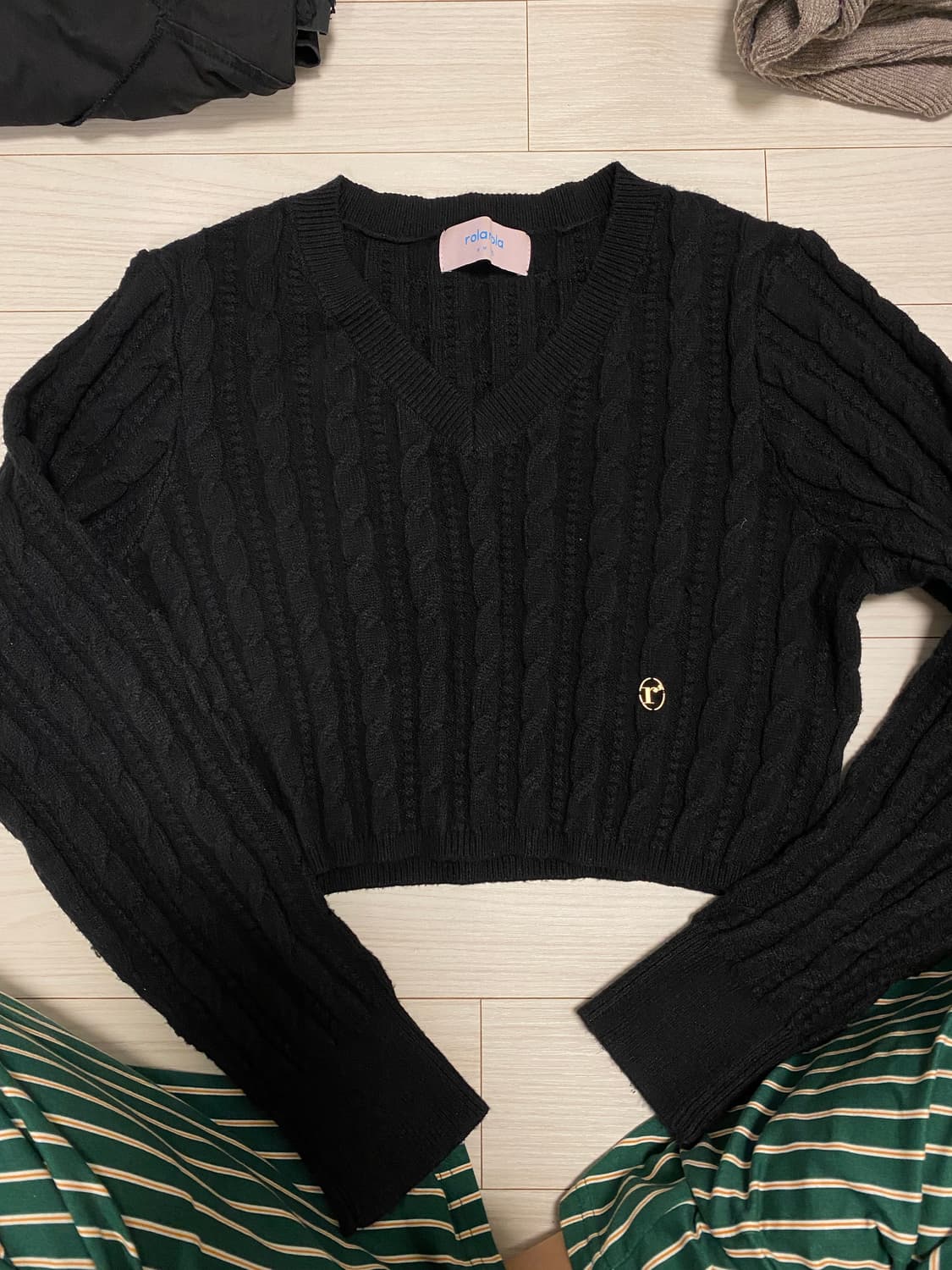 로라로라 크롭 니트  상품이미지1