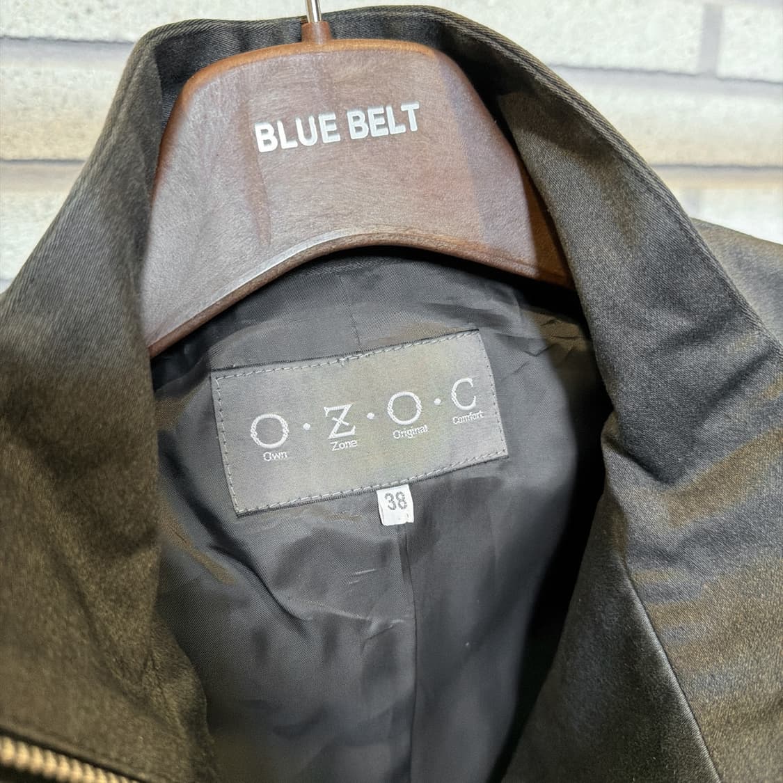 오조크 스탠카라 미니멀 자켓 커브드 절개 디테일 슬림핏 차콜 상품이미지6