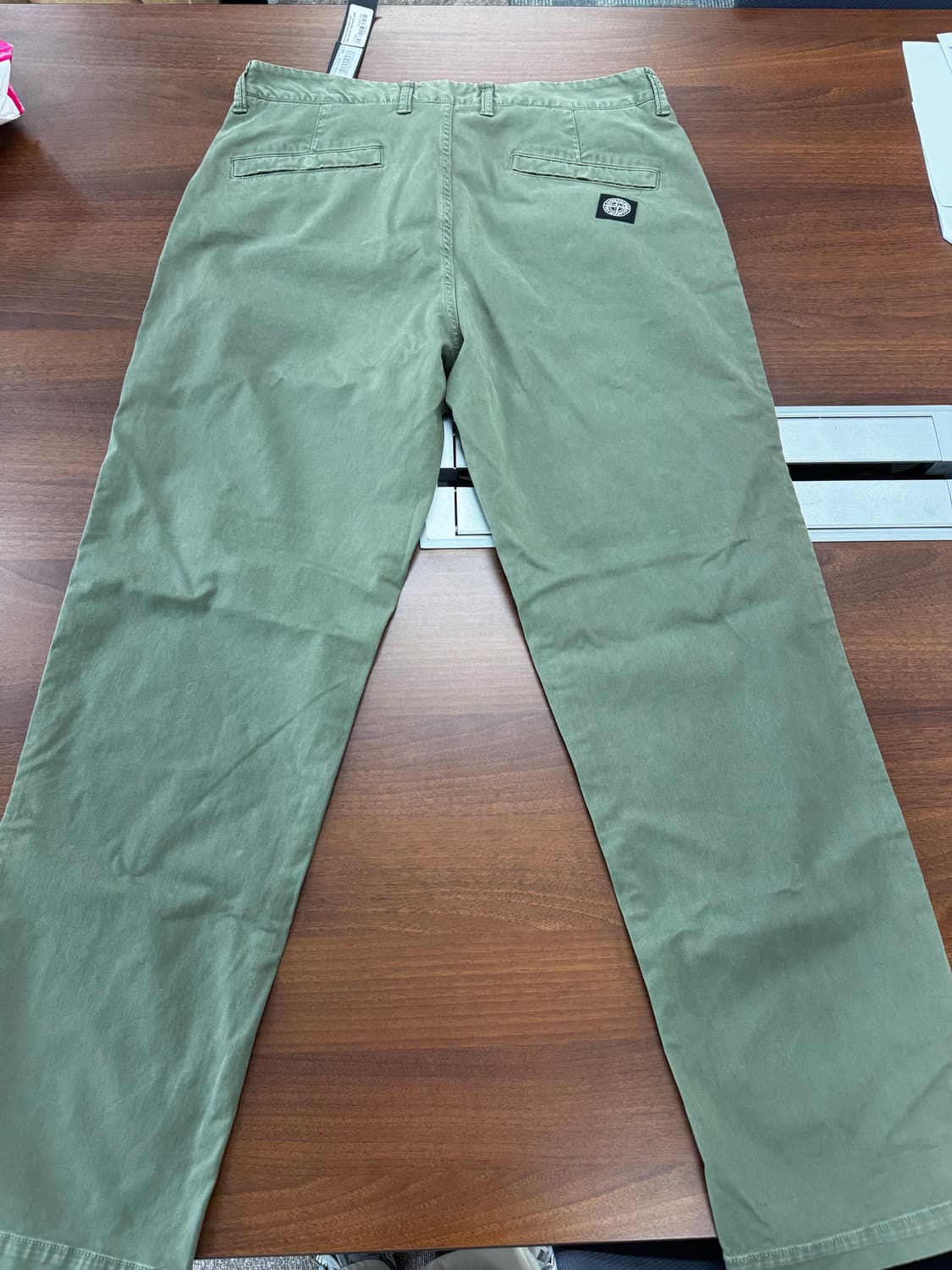 스톤아일랜드 스트레치 브로큰 트윌 코튼 올드 이펙트 팬츠 올리브 상품이미지4