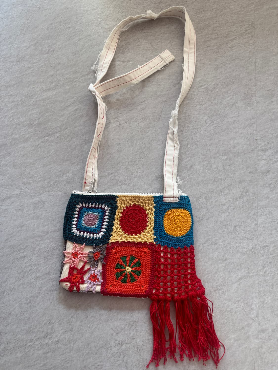 더뮤지엄비지터 니트 크로스백 상품이미지1