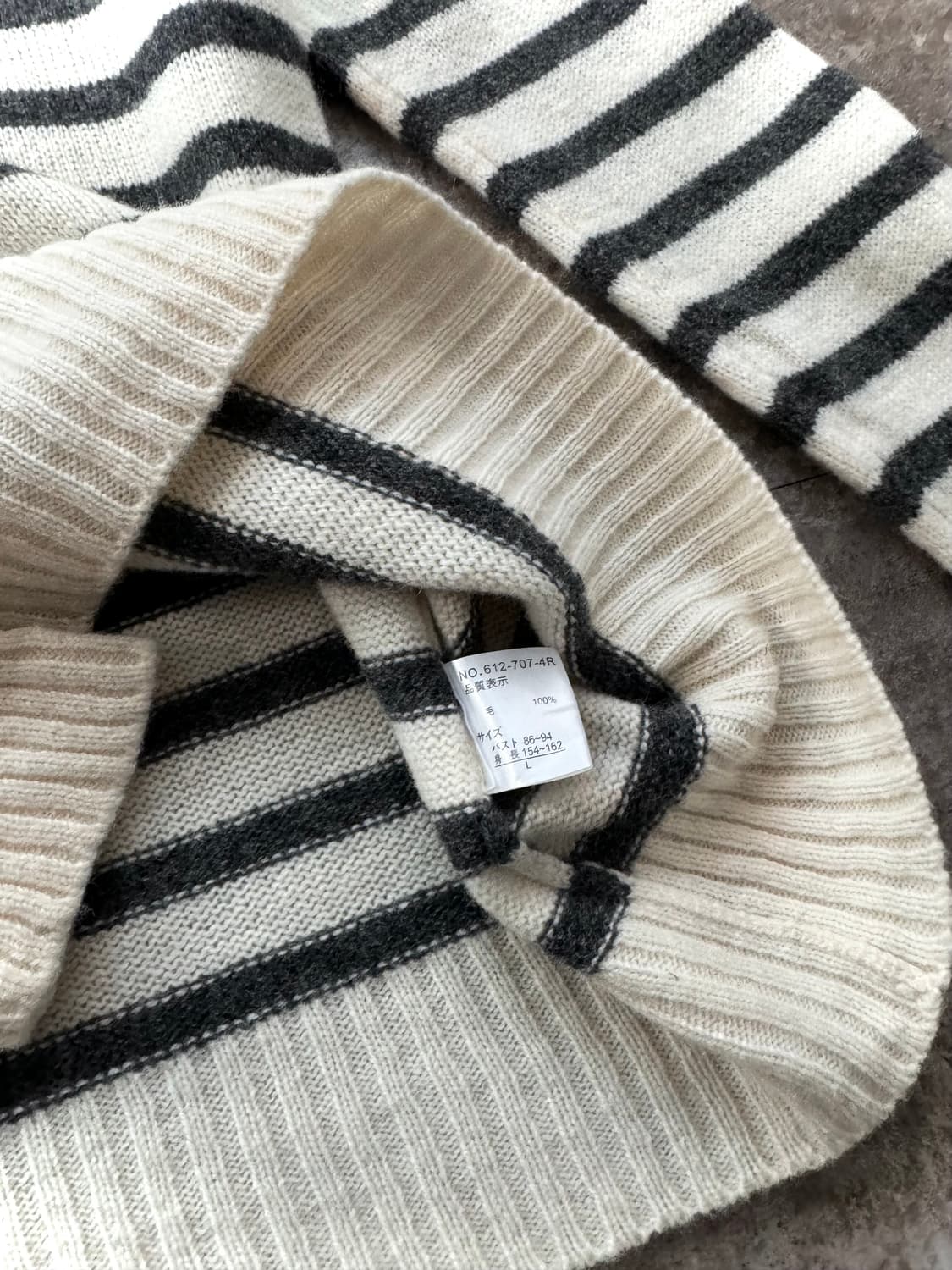 와이드 넥 울 니트 체크 패턴 미니 팬츠 2pcs SET 상품이미지3