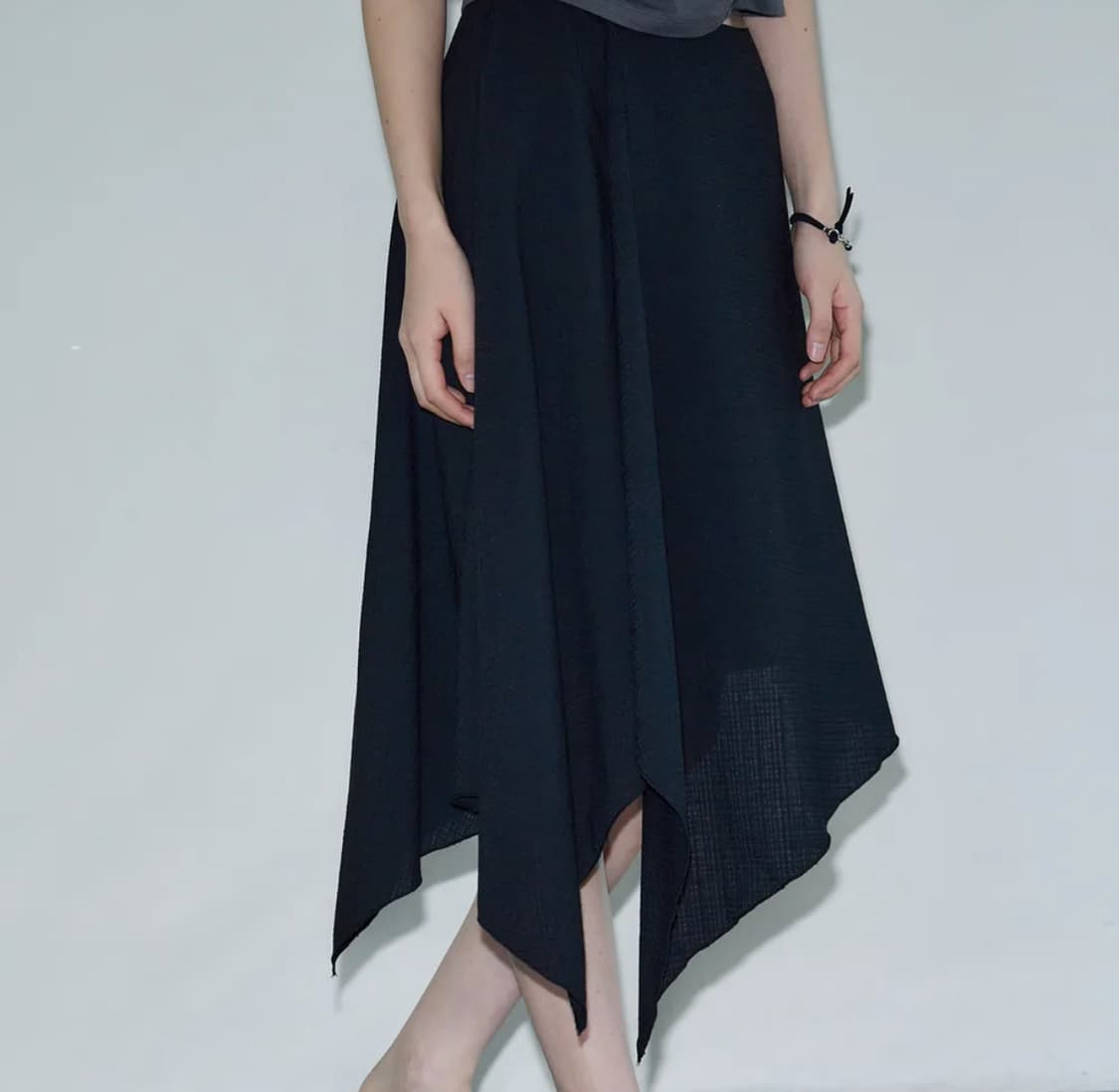 시스에이 언발란스 시어서커 미디 스커트 블랙 상품이미지2