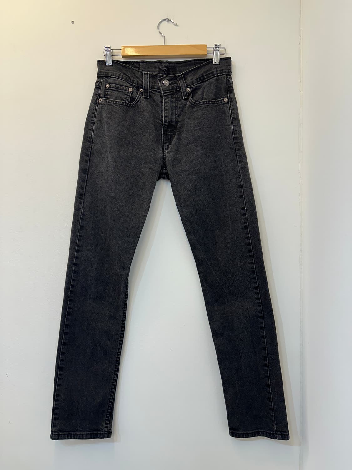 28) 리바이스 502 흑청 워싱 스판 슬림핏 청바지 상품이미지1