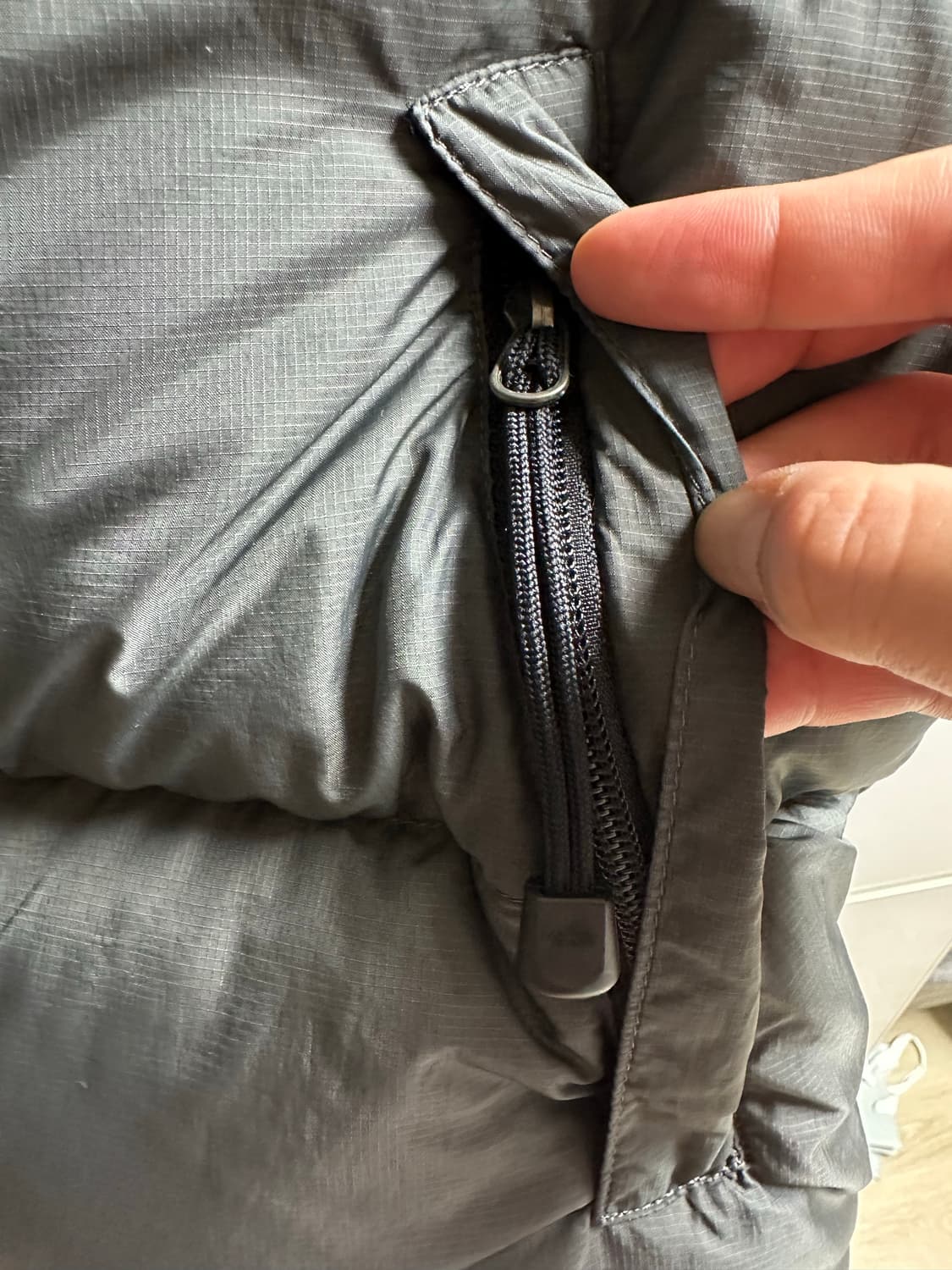 NORTHFACE 노스페이스 차콜 중앙 로고 조끼 패딩 상품이미지5