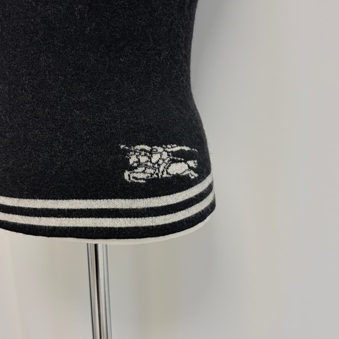 버버리 레드 빅로고 블랙 베스트 캐시미어 니트 상품이미지6