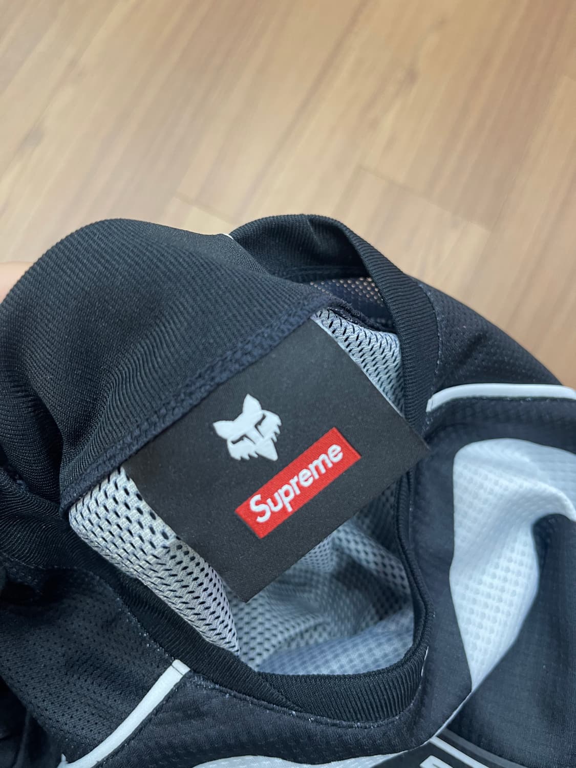 슈프림 x 폭스 레이싱 저지 블랙 M 상품이미지4