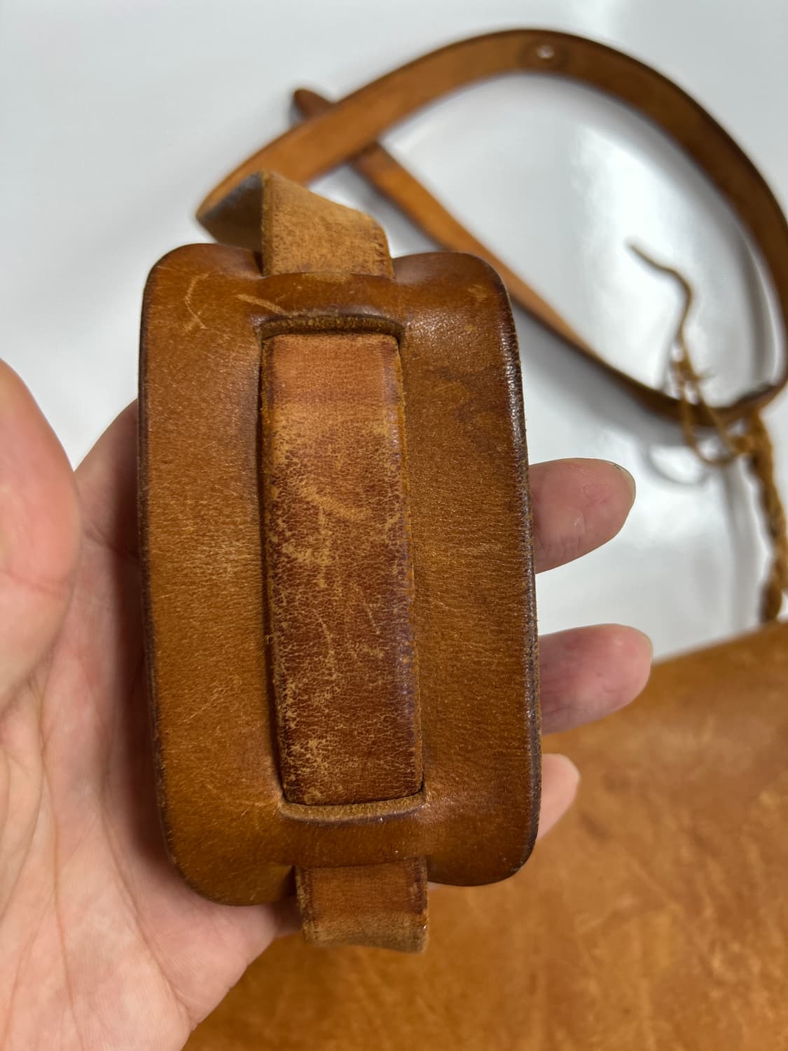 goros 고로스 네츄럴 새들레더 버킷백 7콘초 크로스백 상품이미지6