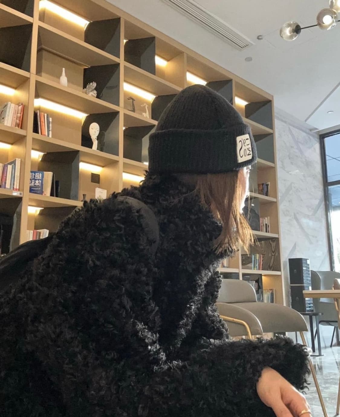 언앤써드미스테리 퍼 자켓 블랙 상품이미지1