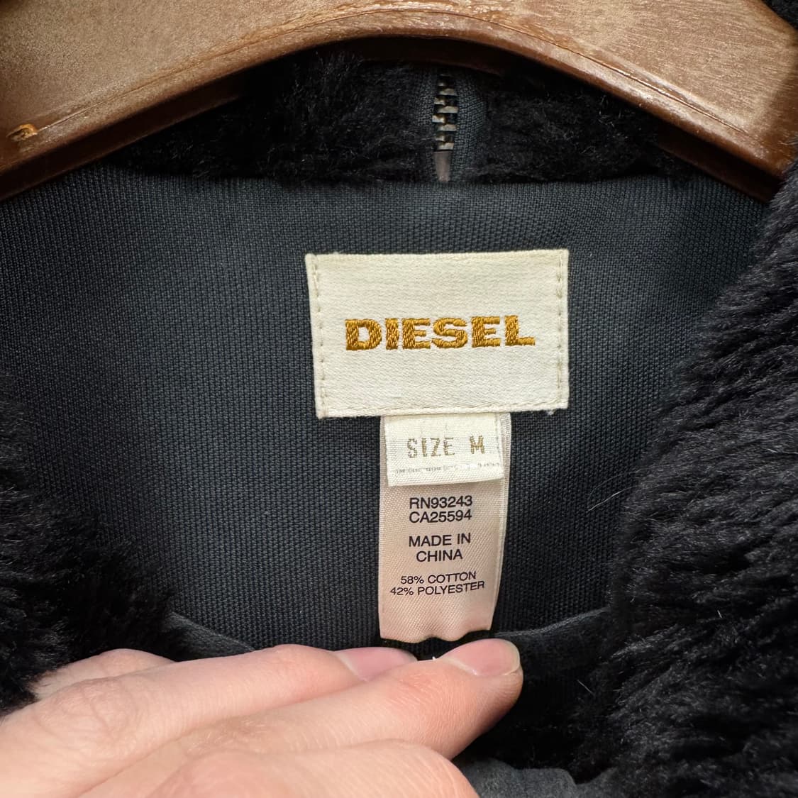 디젤 퍼트리밍 후드 롱 필드파카 코트 전면 로고플레이 포인트 카키 상품이미지6