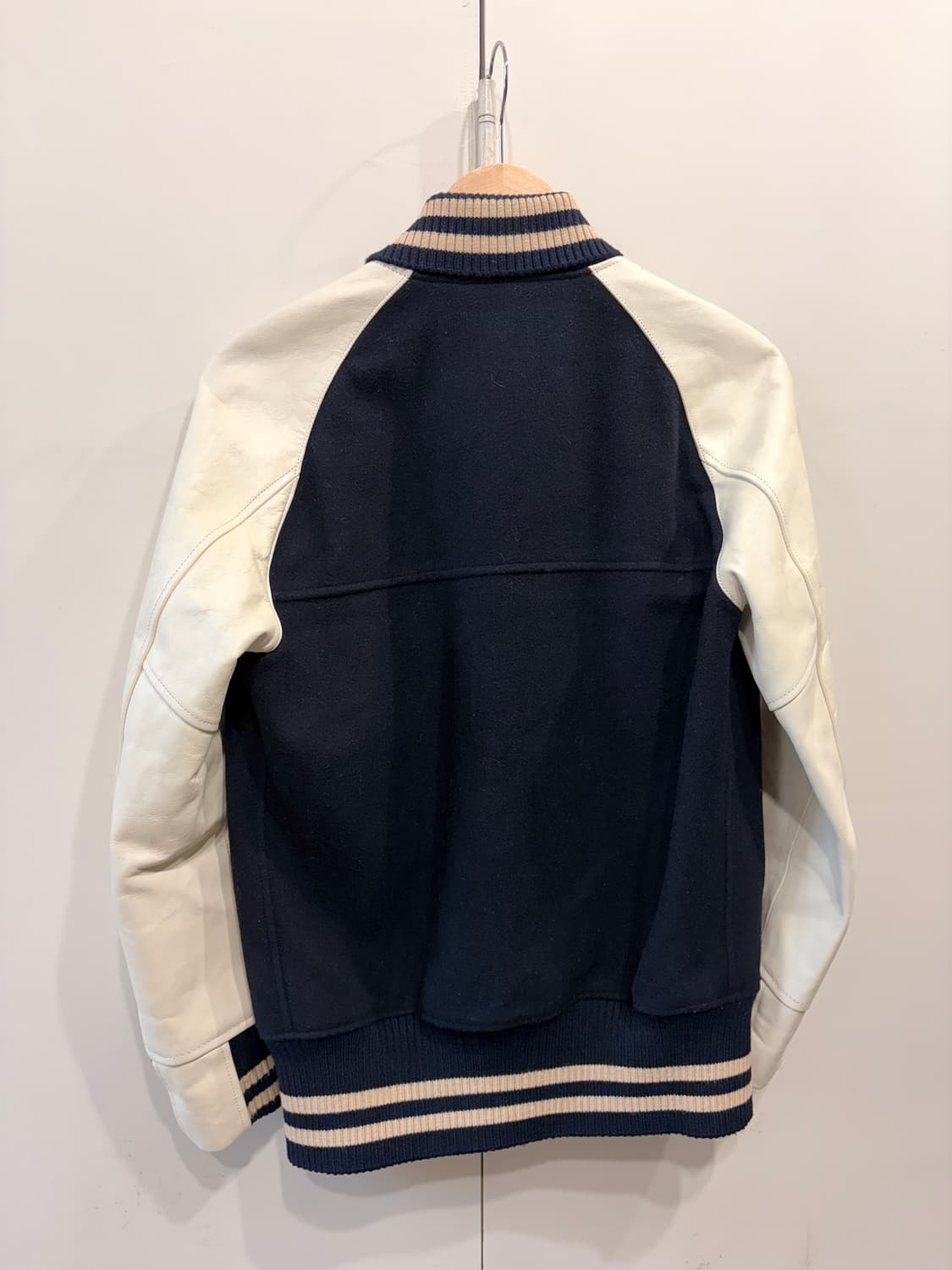 준야와타나베 x 꼼데가르송 바시티 암 레더 자켓 상품이미지4