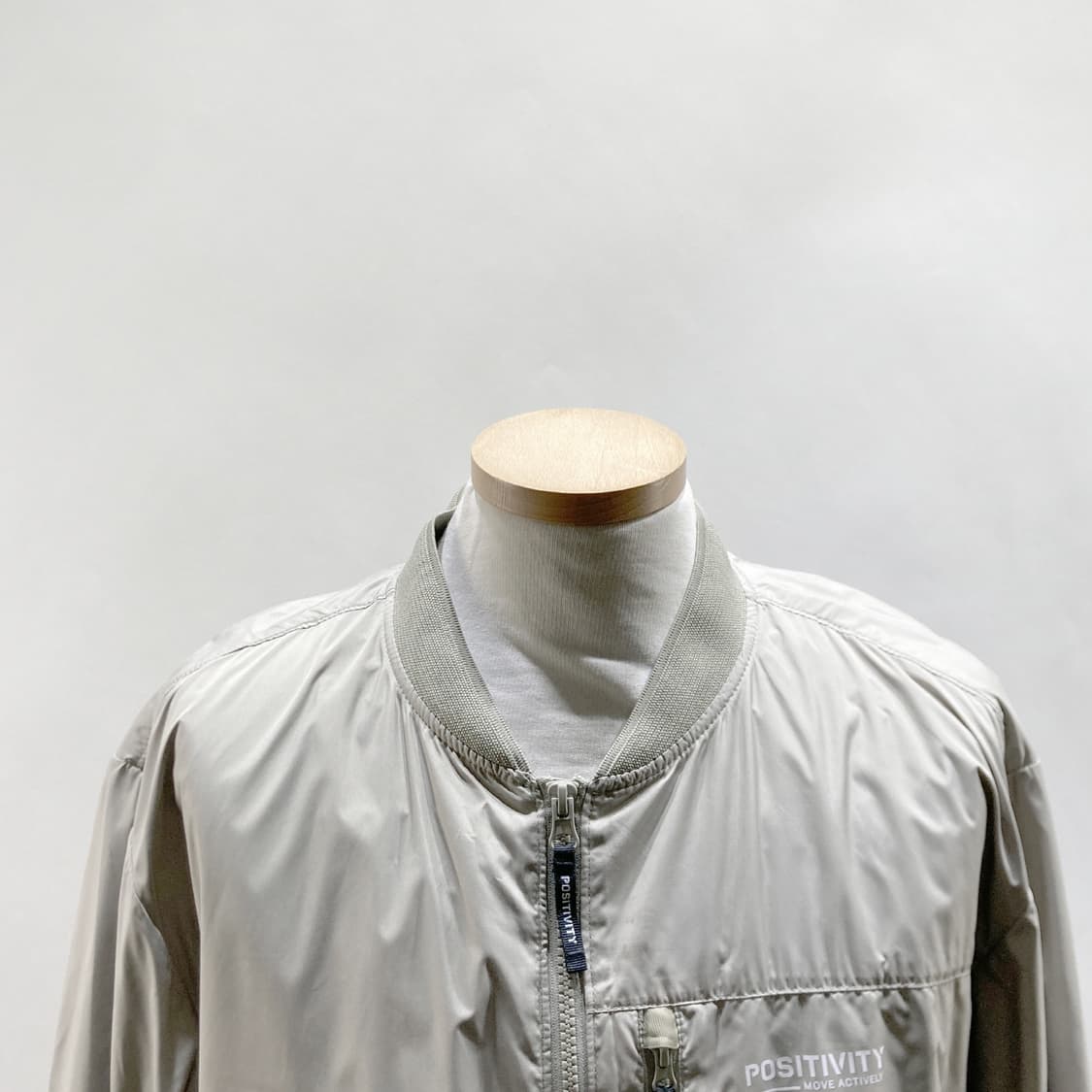 ESSENTIAL 헹텐 남성바람막이집업자켓 L 상품이미지2