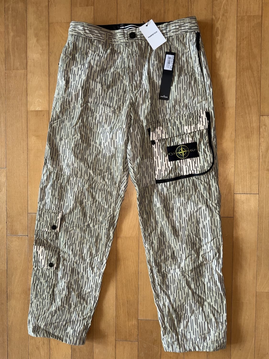 스톤아일랜드 레인 카모 나슬란 라이트 카고 팬츠 상품이미지1