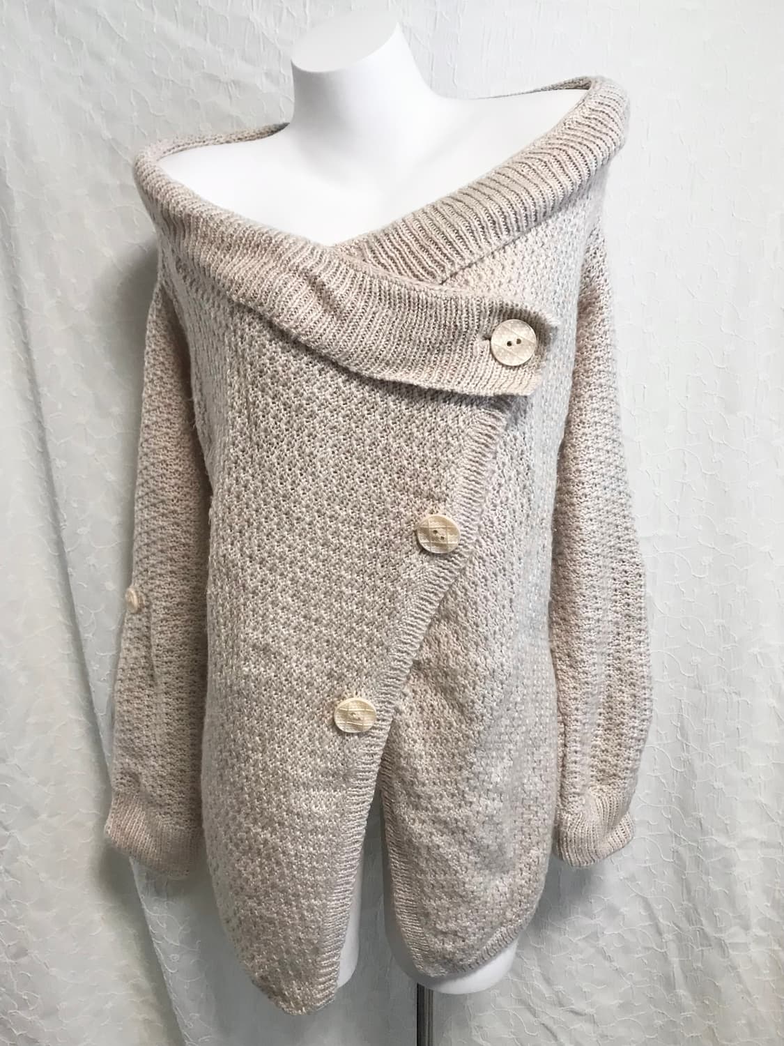 빈티니 니혼진 너드 사선 버튼 드레이프 오프숄더 가디건 상품이미지4