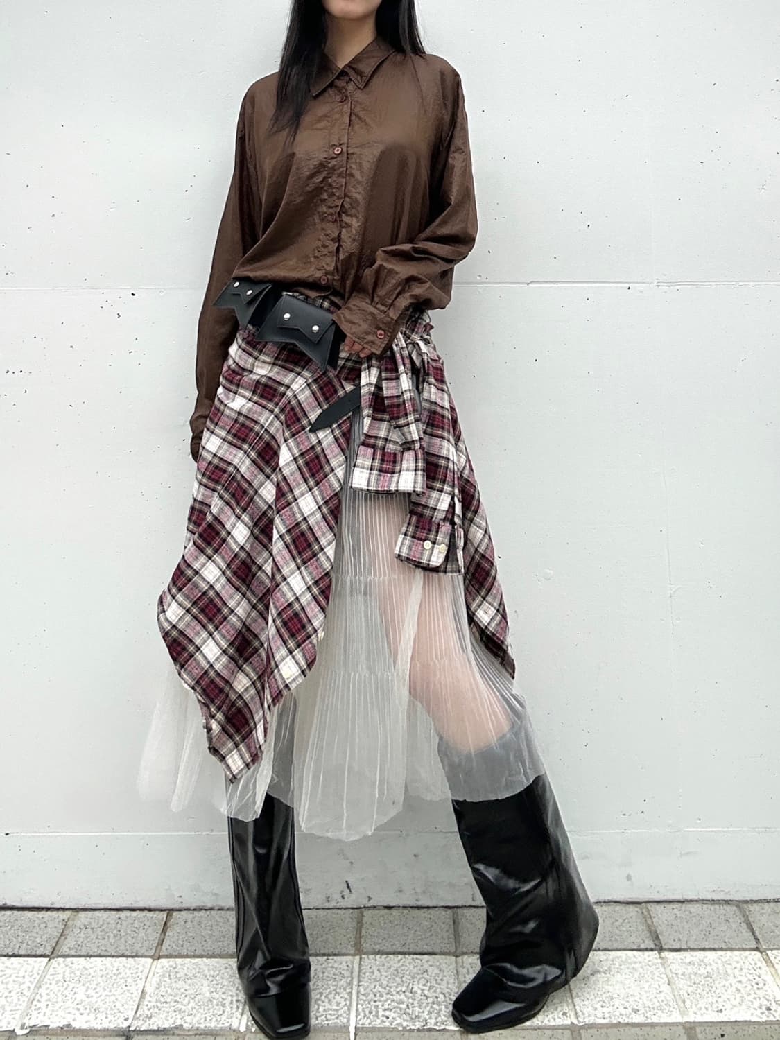 Crispy glossy shirt / brown 상품이미지6