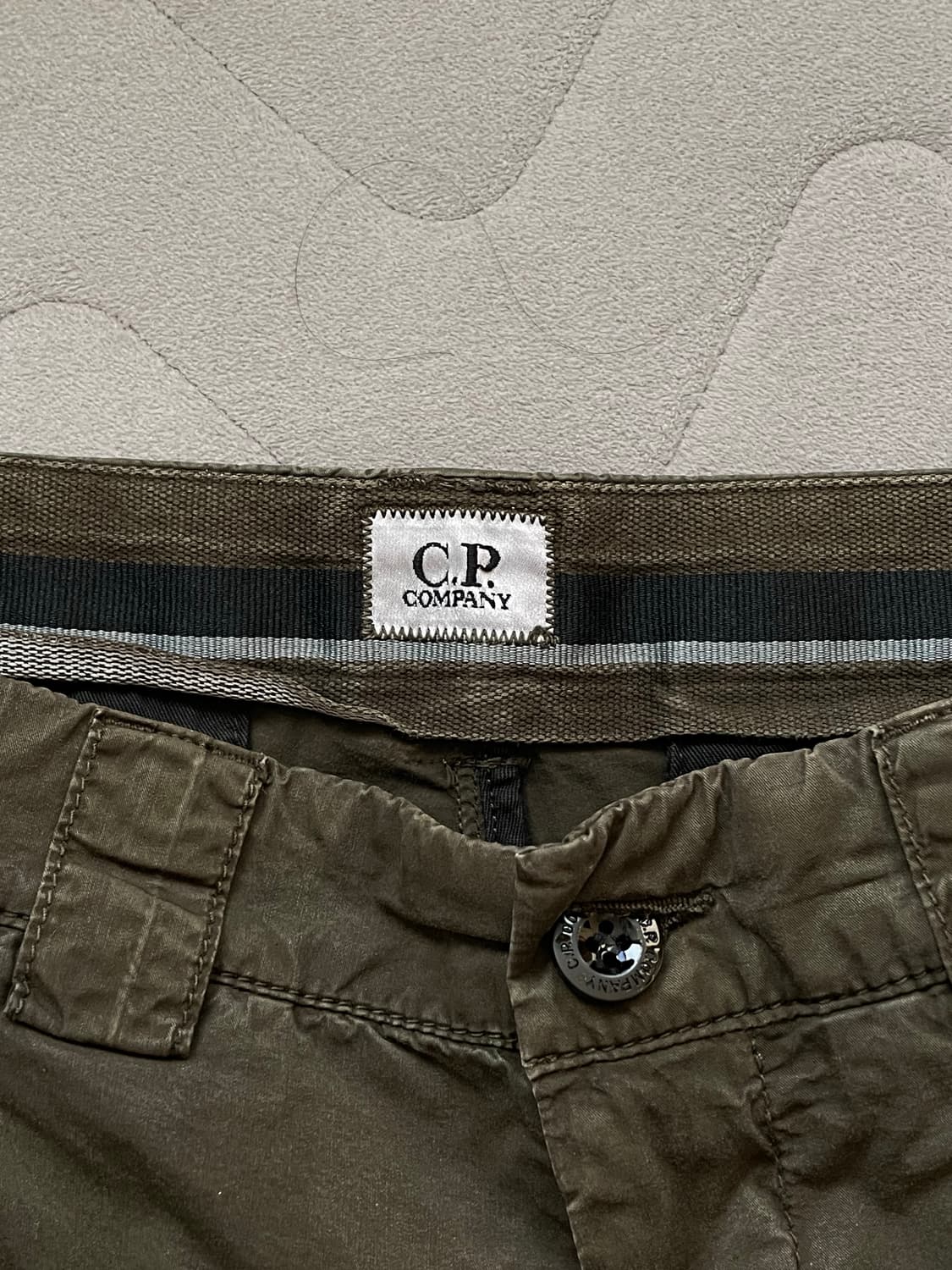 CP 컴퍼니 카키 팬츠  상품이미지2