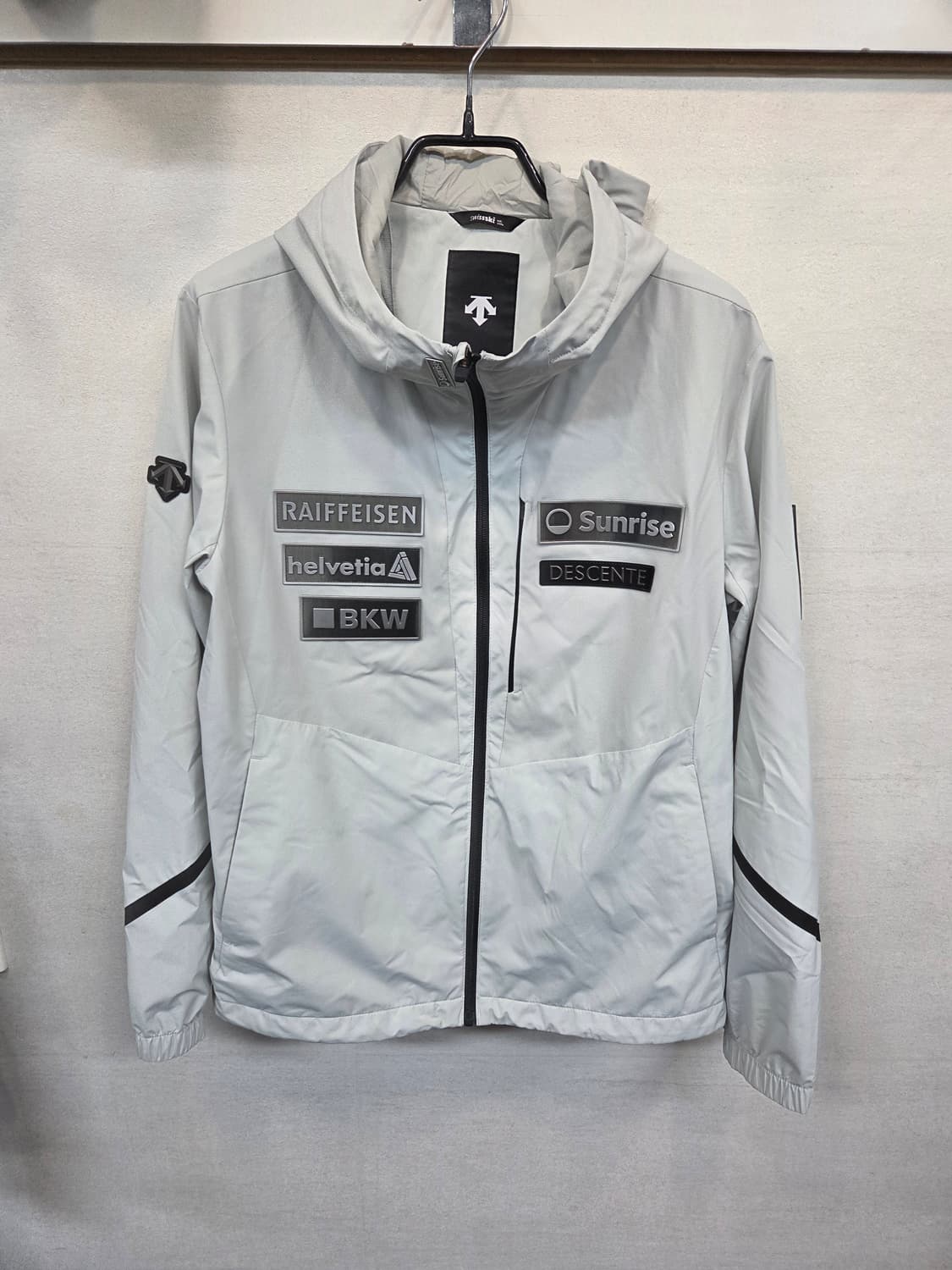 데상트 23년형 은장 레플리카 우븐자켓 s 90 상품이미지1