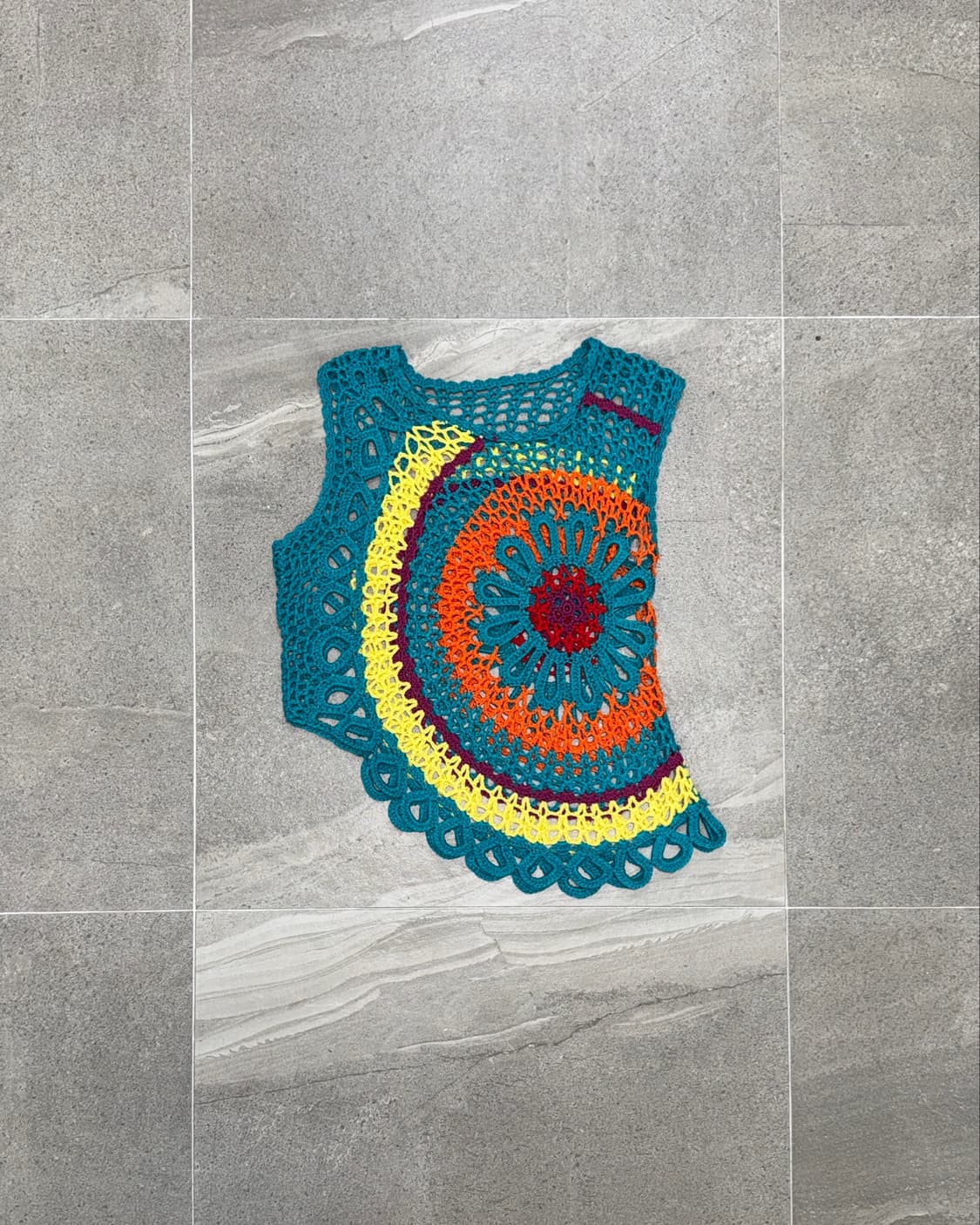 Blue green flower mandala crochet 슬리브리스 상품이미지1