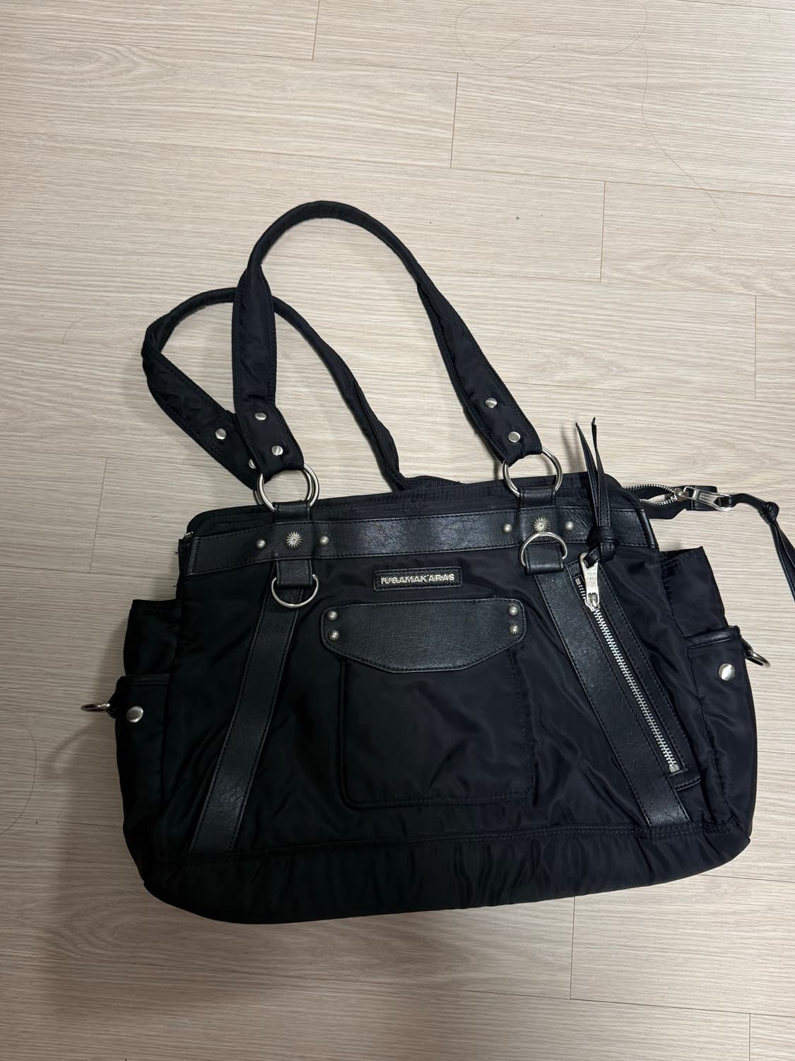 이우가마카라스 스터드 나일론 숄더백 블랙 상품이미지4