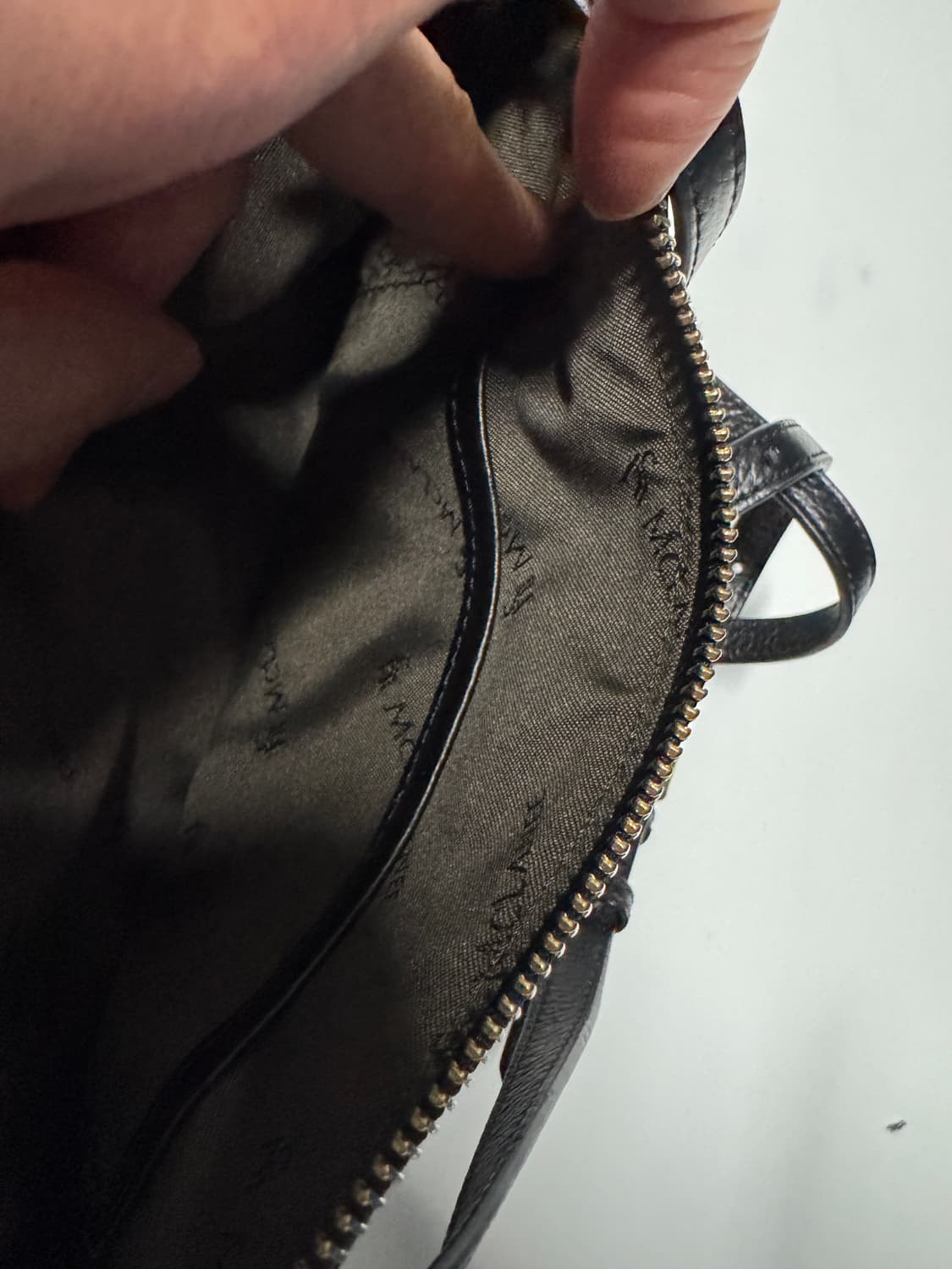 여성 맥끌라니 가죽 미니멀 크로스백 블랙 상품이미지6