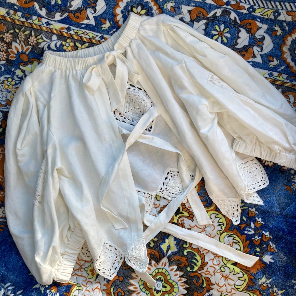 Sea Newyork 씨뉴욕 레이스 크로쉐 리본 크롭 퍼프 탑 블라우스 상품이미지2