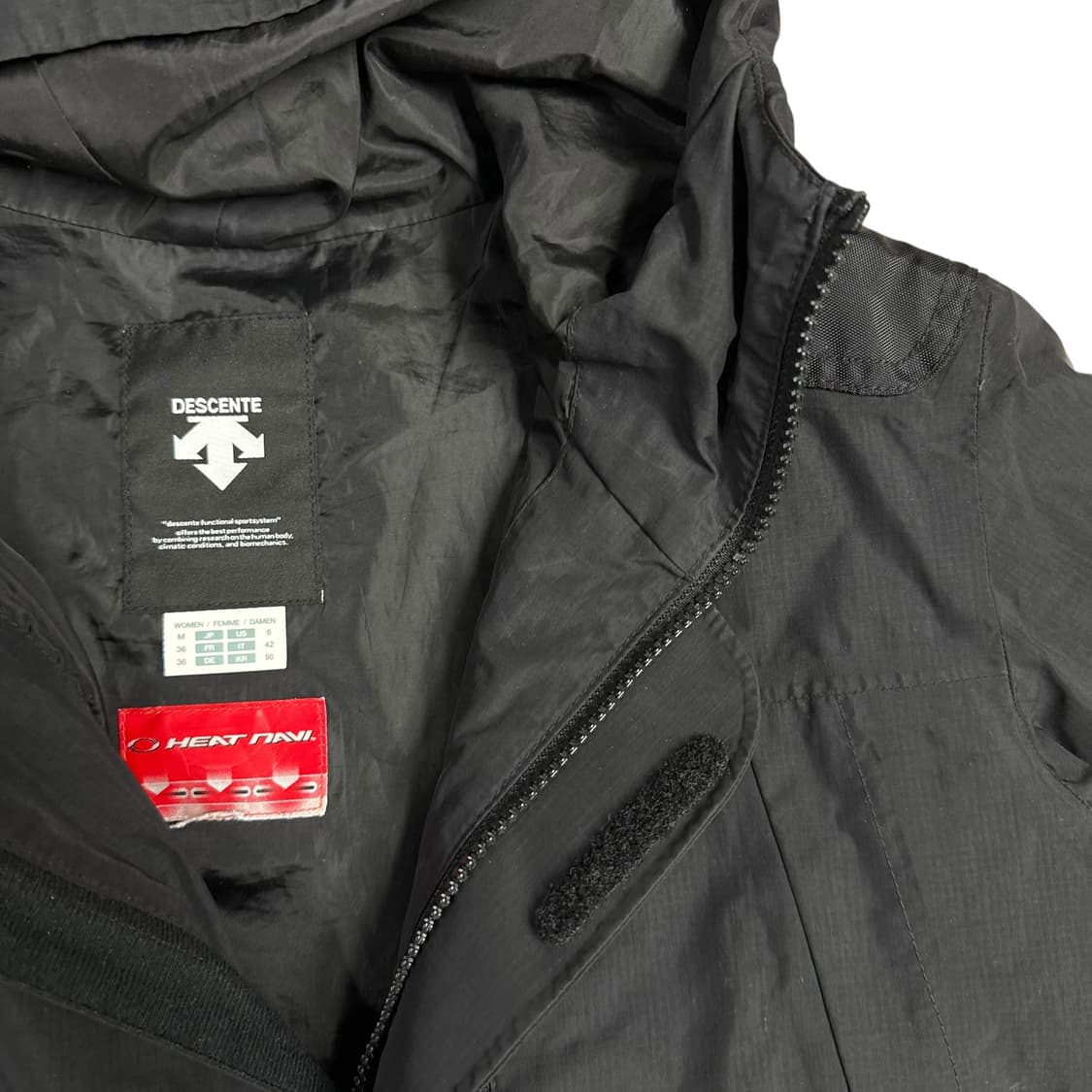 데상트 바람막이 상품이미지2