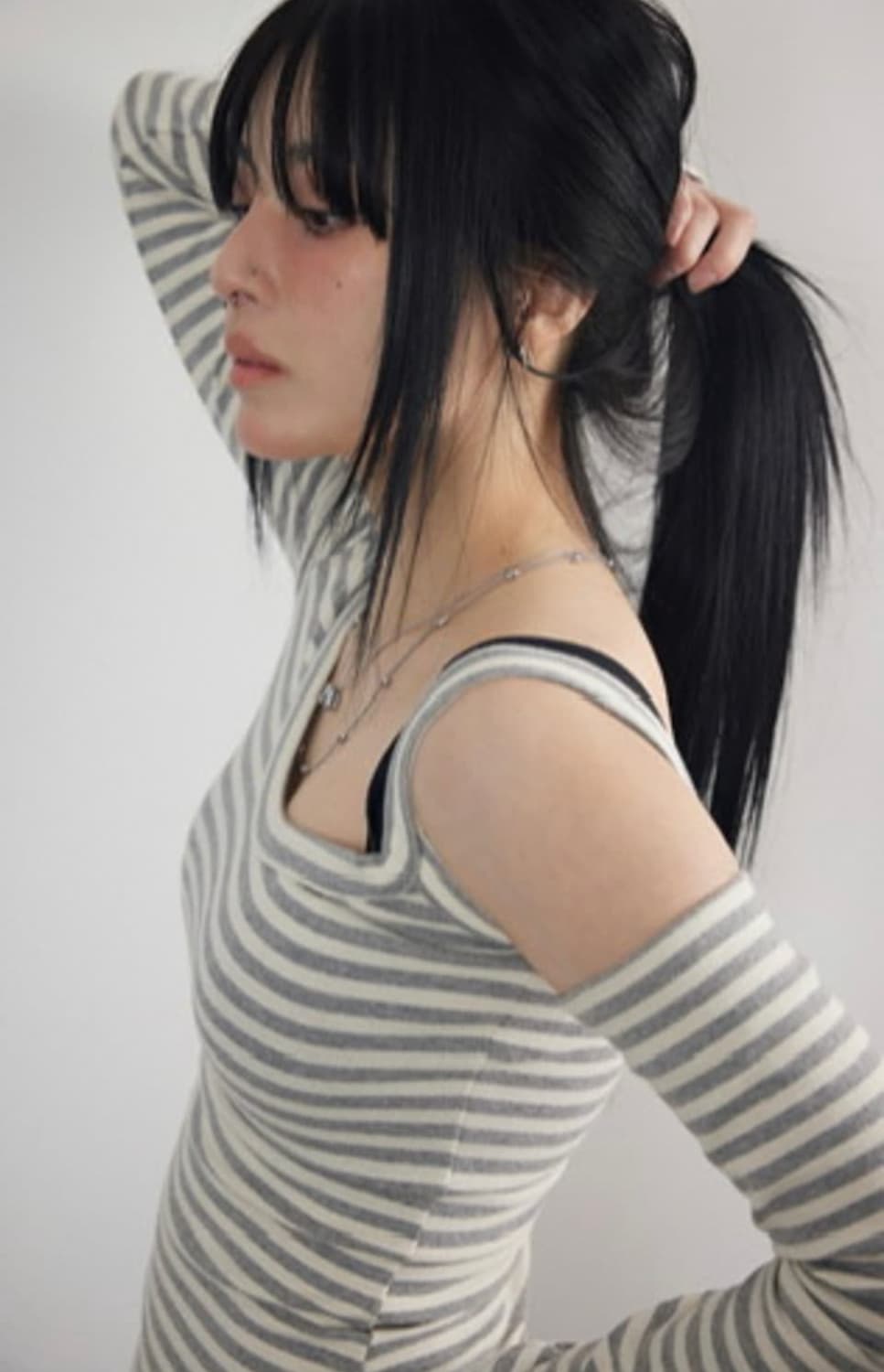 애즈온 gray cut out tee 상품이미지2