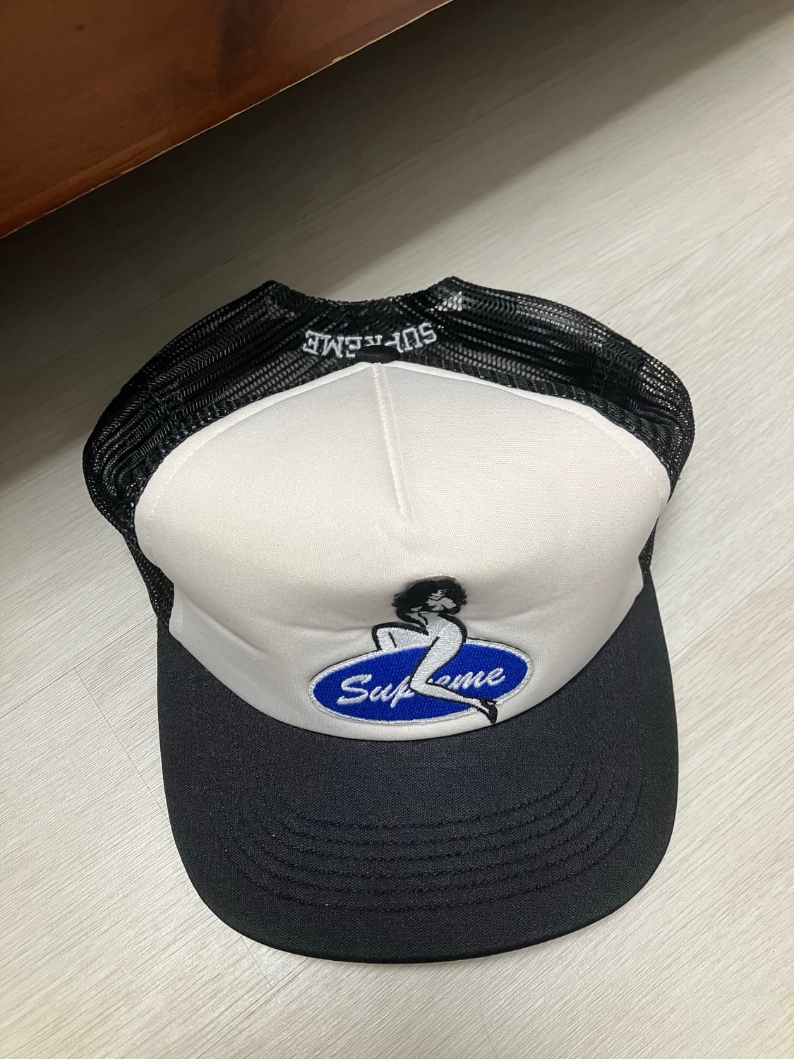 슈프림 핀업걸 트러커 상품이미지1