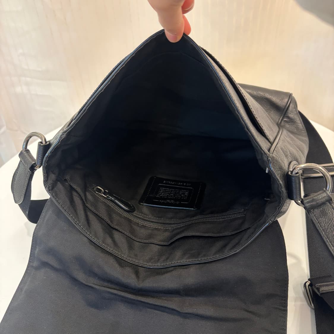 정품 코치 남성 소가죽 크로스백     상품이미지8