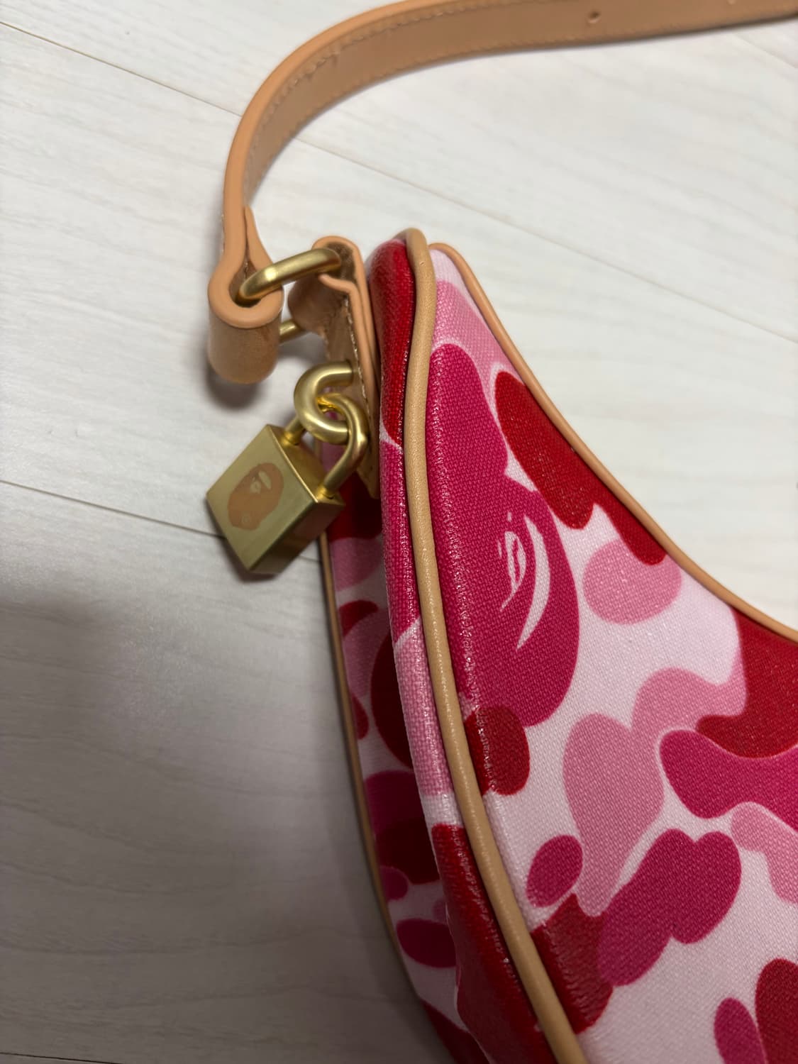 베이프 가방 새 것 상품이미지2