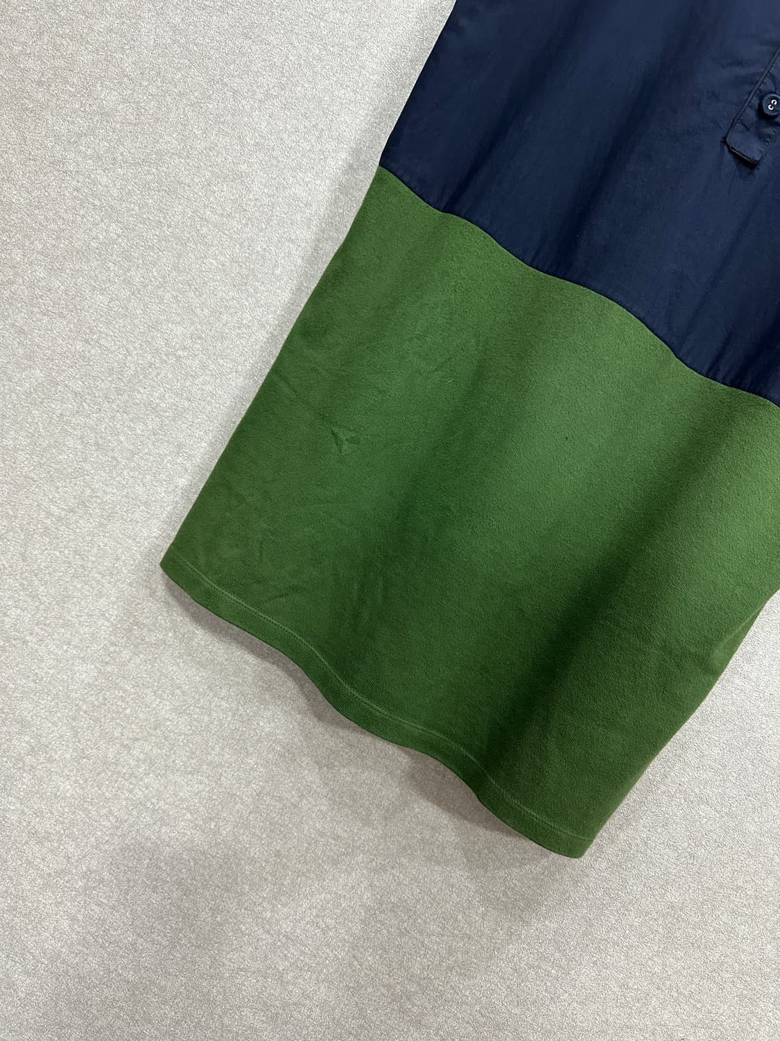 마르니 배색 카라 롱티셔츠 상품이미지5