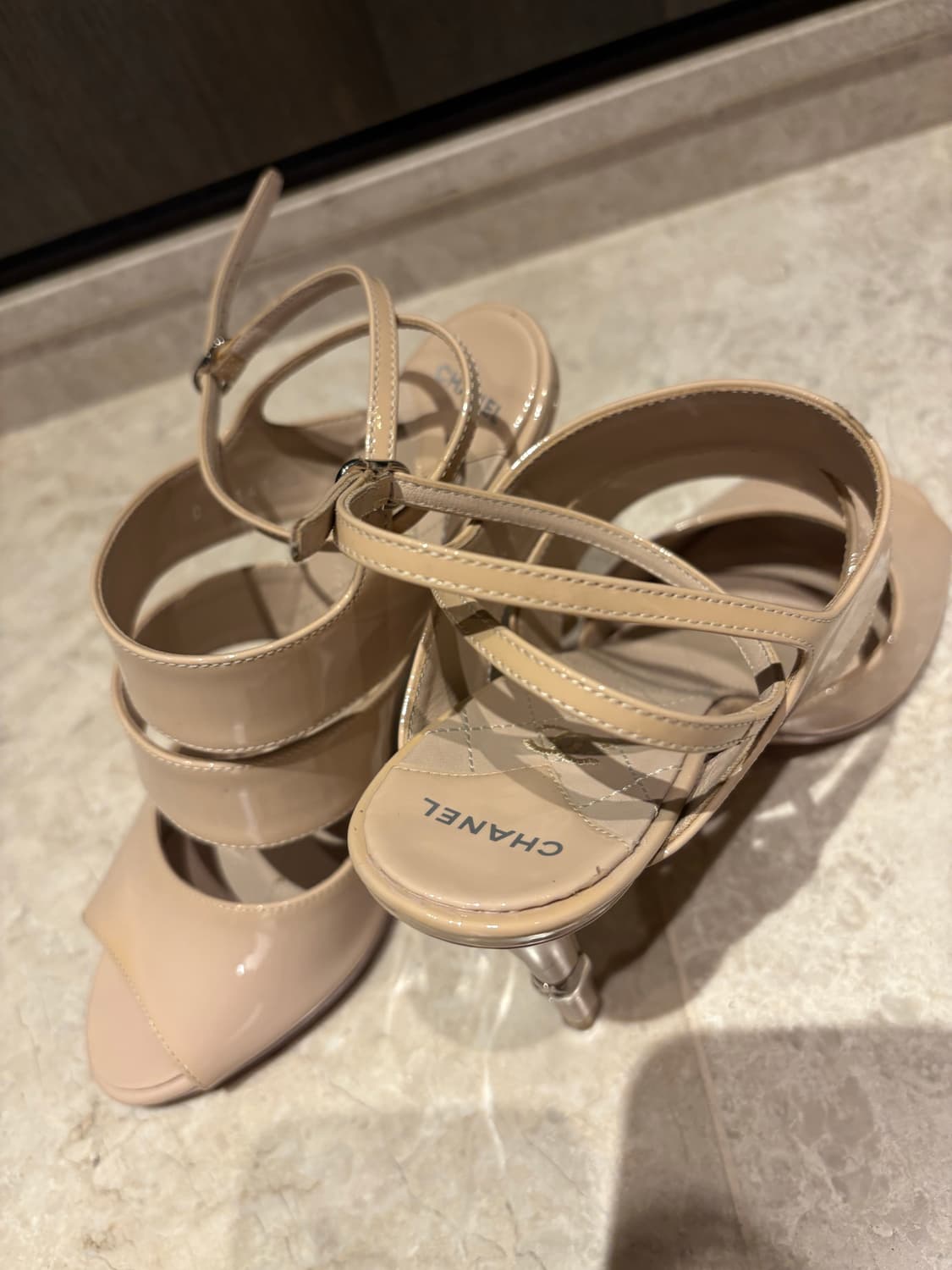 샤넬 베이지 샌들힐 37 / 240 정품 상품이미지2