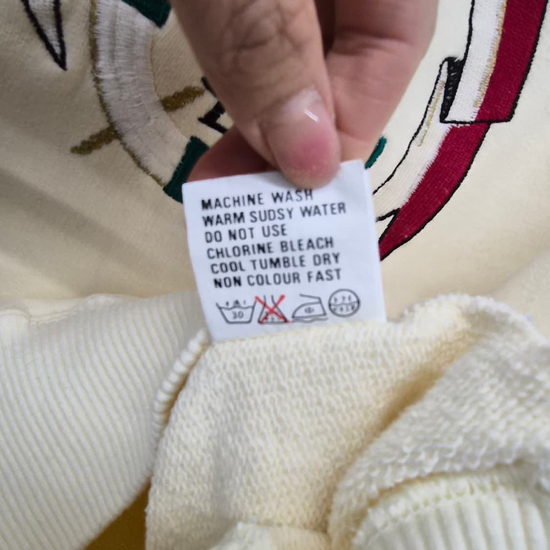 입생로랑 아이보리 자수 맨투맨 남녀공용 M 상품이미지4