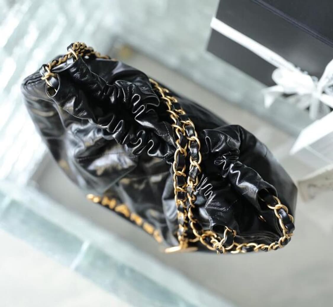 샤넬 투투백 블랙 퀼팅 금장 체인 상품이미지4