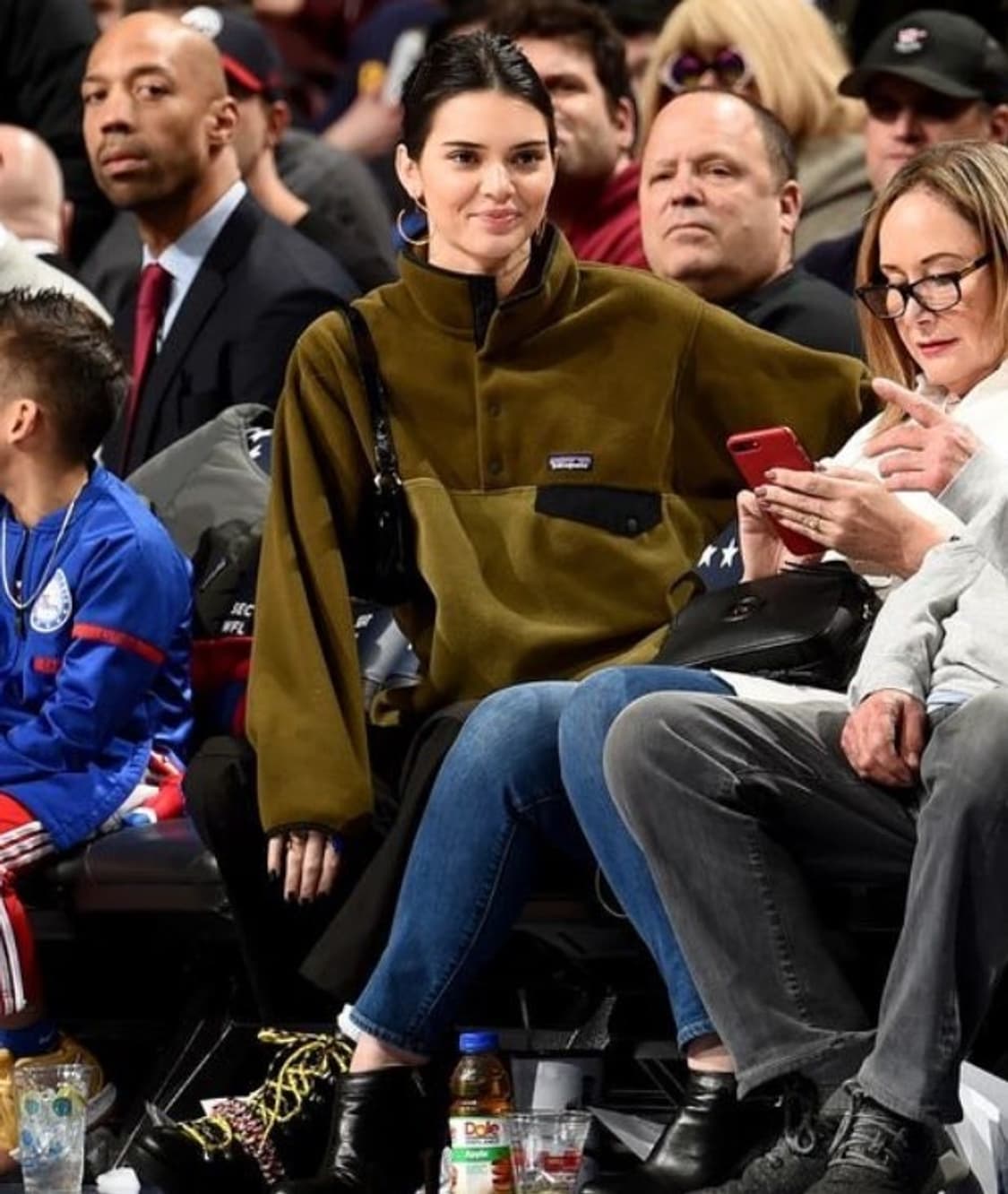 파타고니아 신칠라 카고그린 M 켄달 제너 착용 상품이미지1