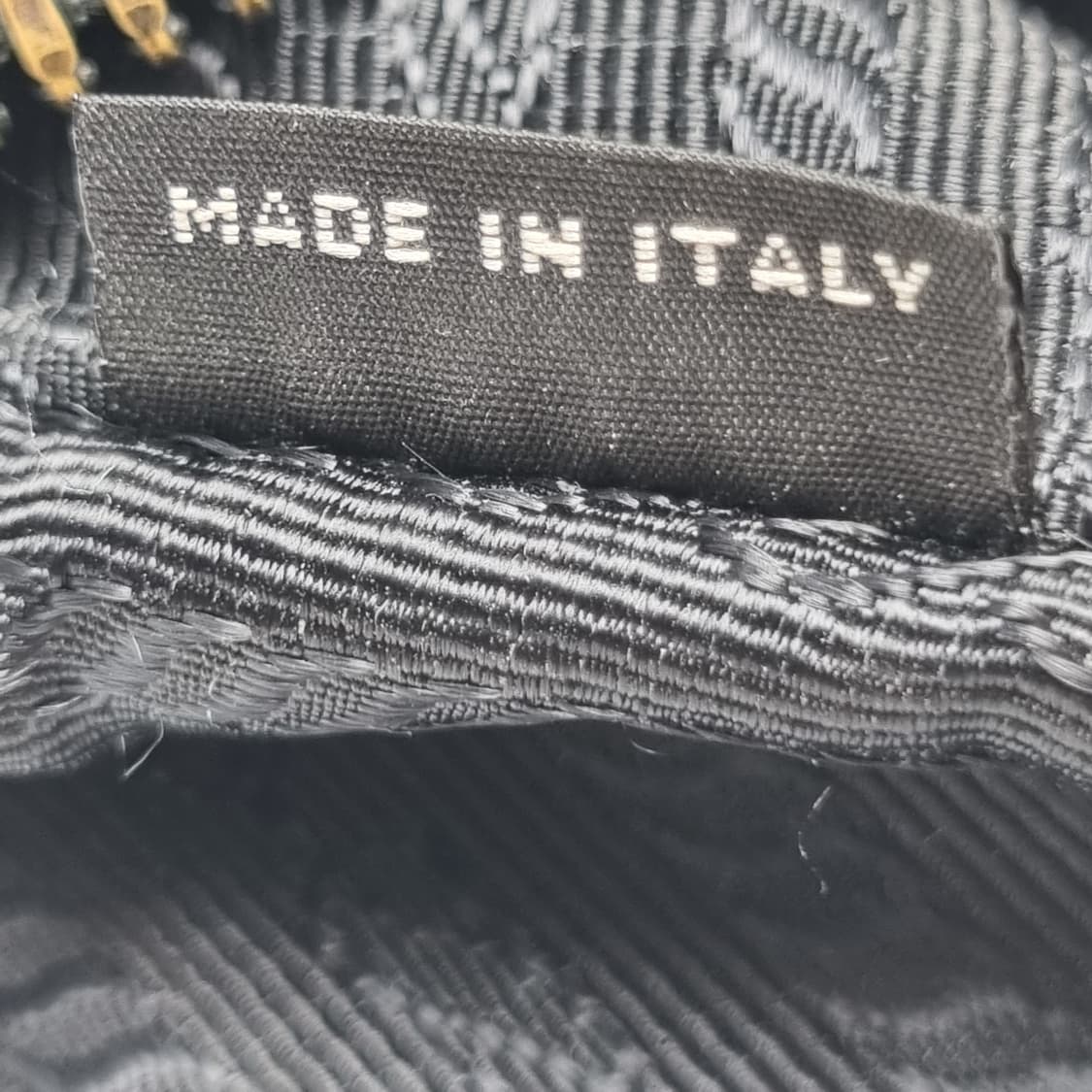 프라다 2VH113 리나일론 및 사피아노 가죽 숄더백 (신세계센텀 구매) 상품이미지9